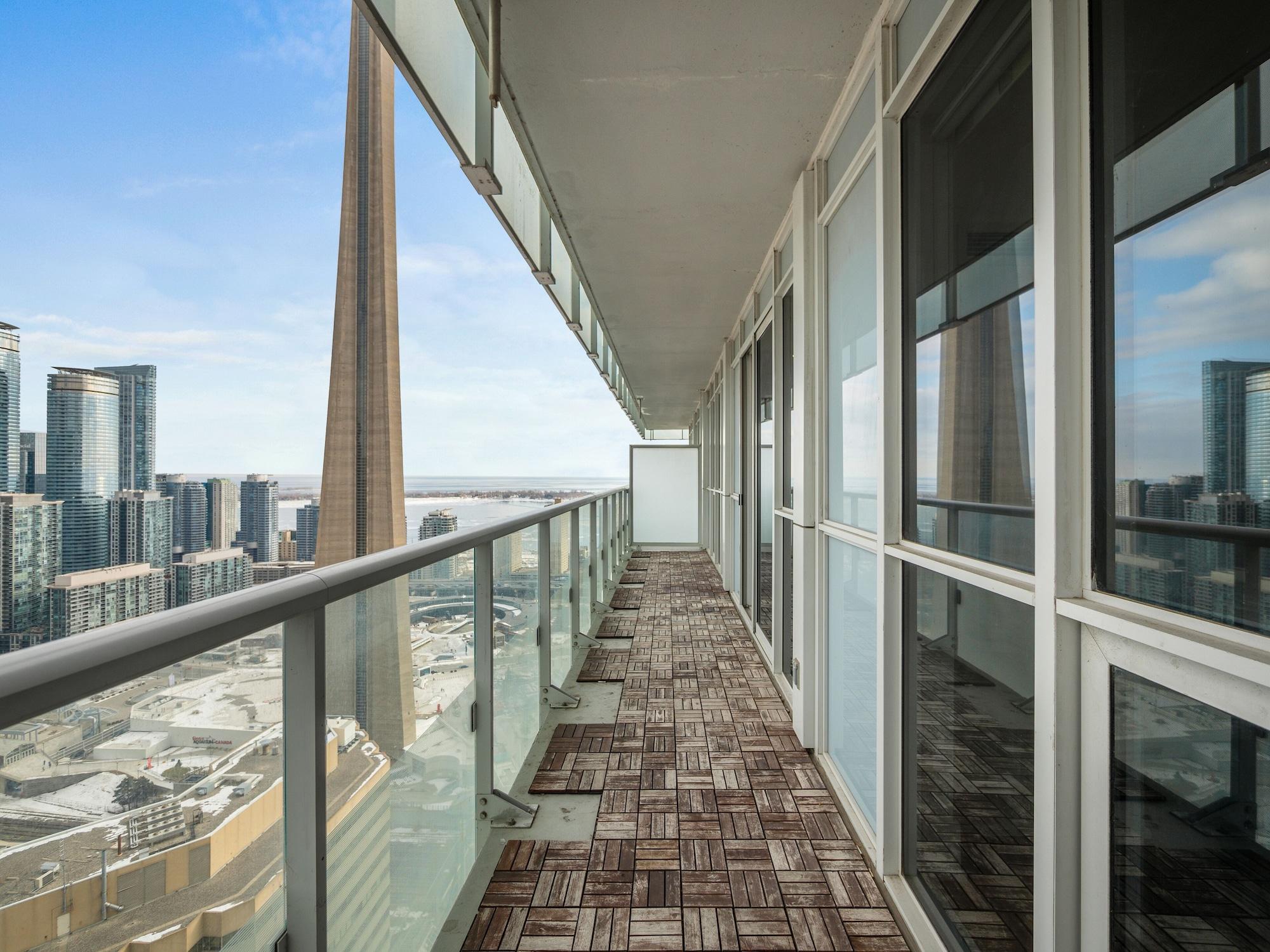 Vista Exterior Stallion Suites -  Downtown Toronto