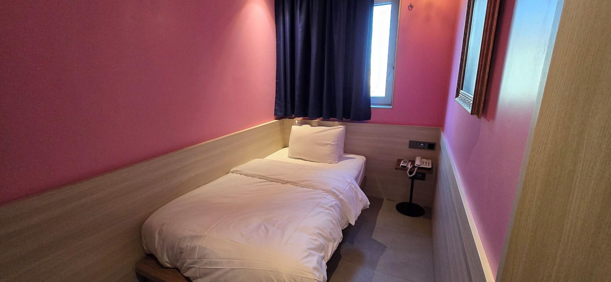 Varios Le Mong Hotel