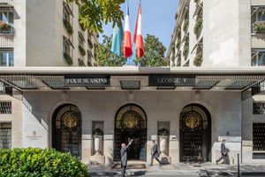 Alojamiento - Four Seasons Hotel George V