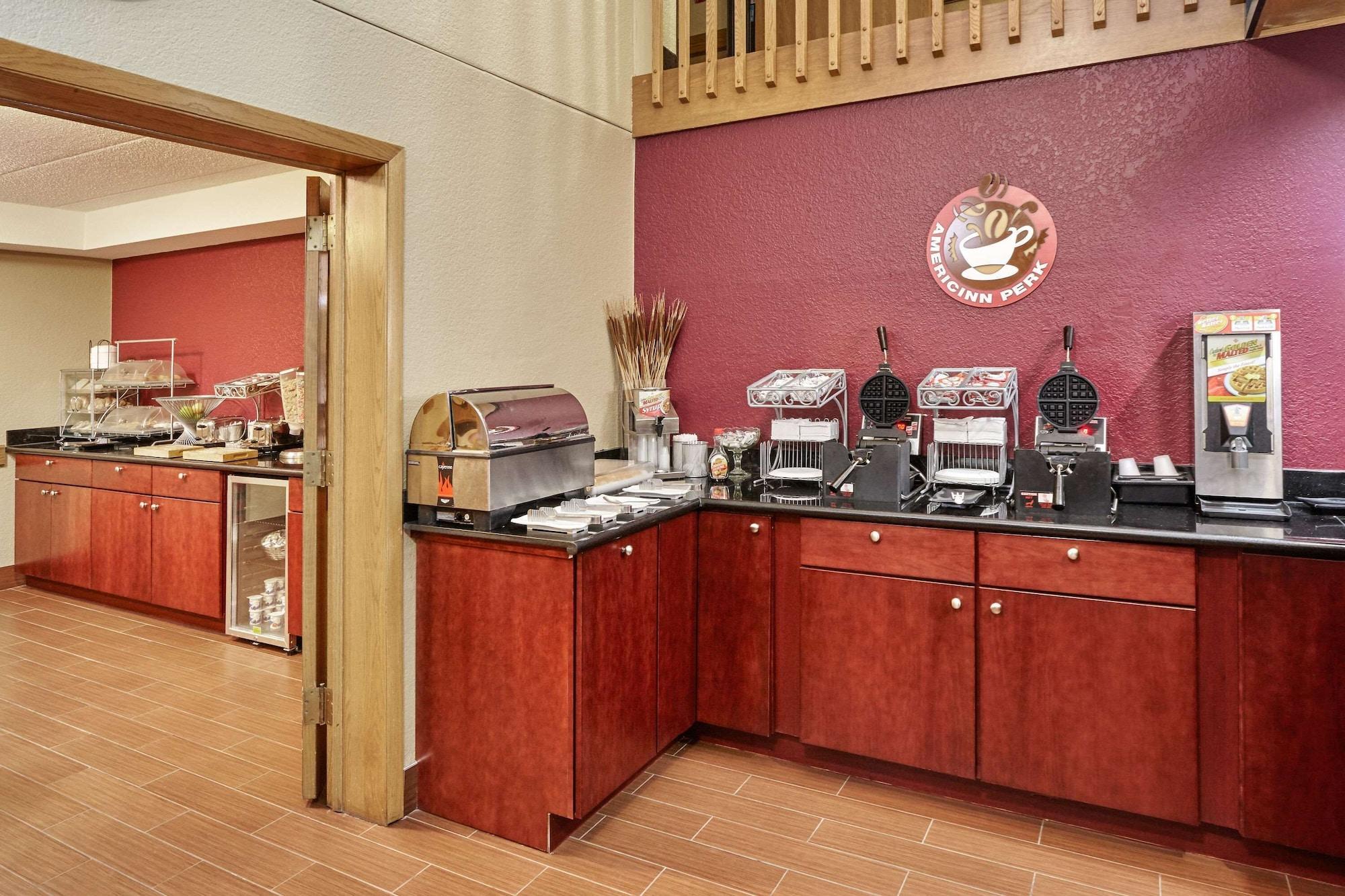 Restaurant AmericInn by Wyndham Burlington
