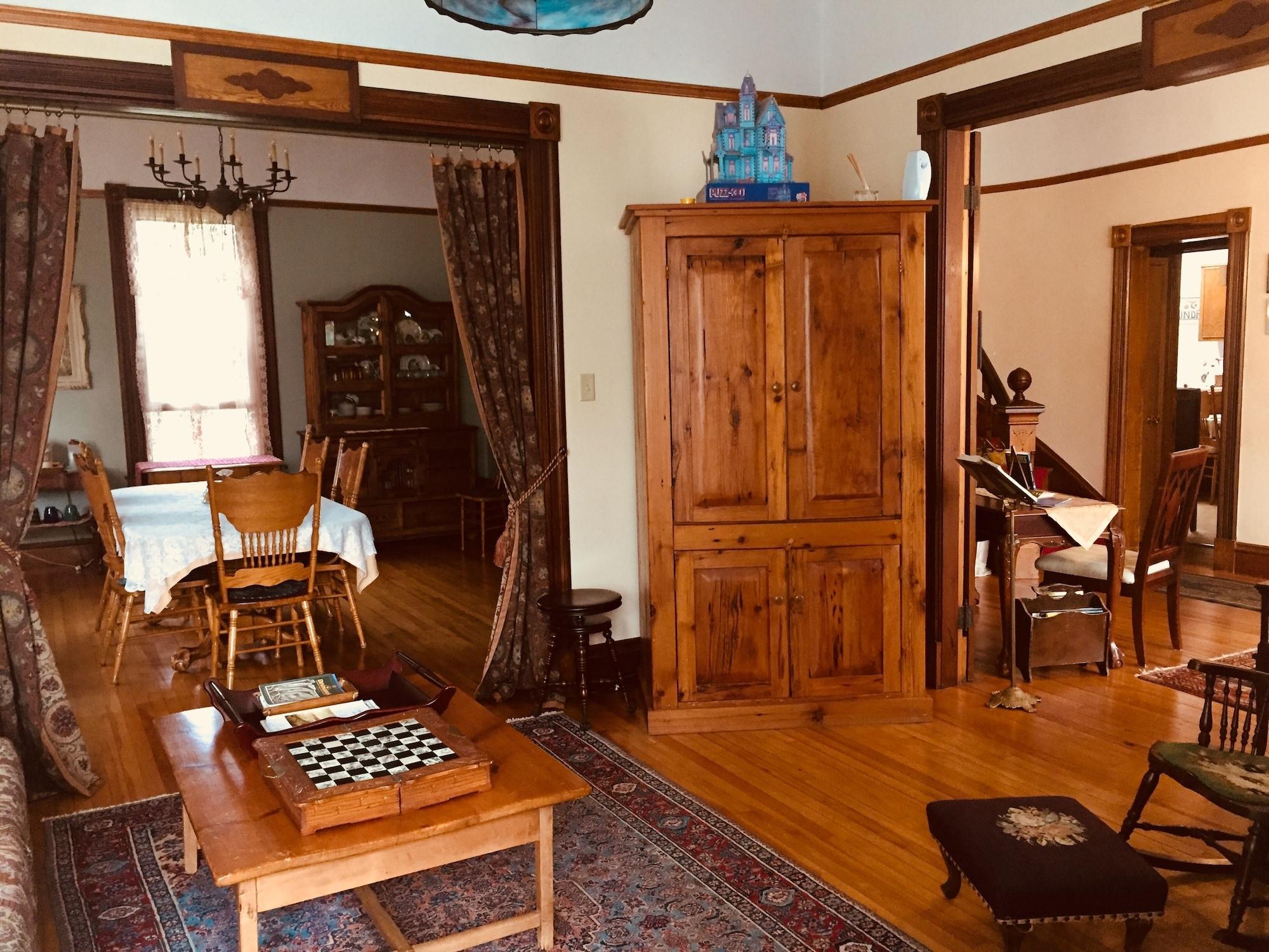 Comodidades del Alojamiento Evangeline's Tower Bed & Breakfast