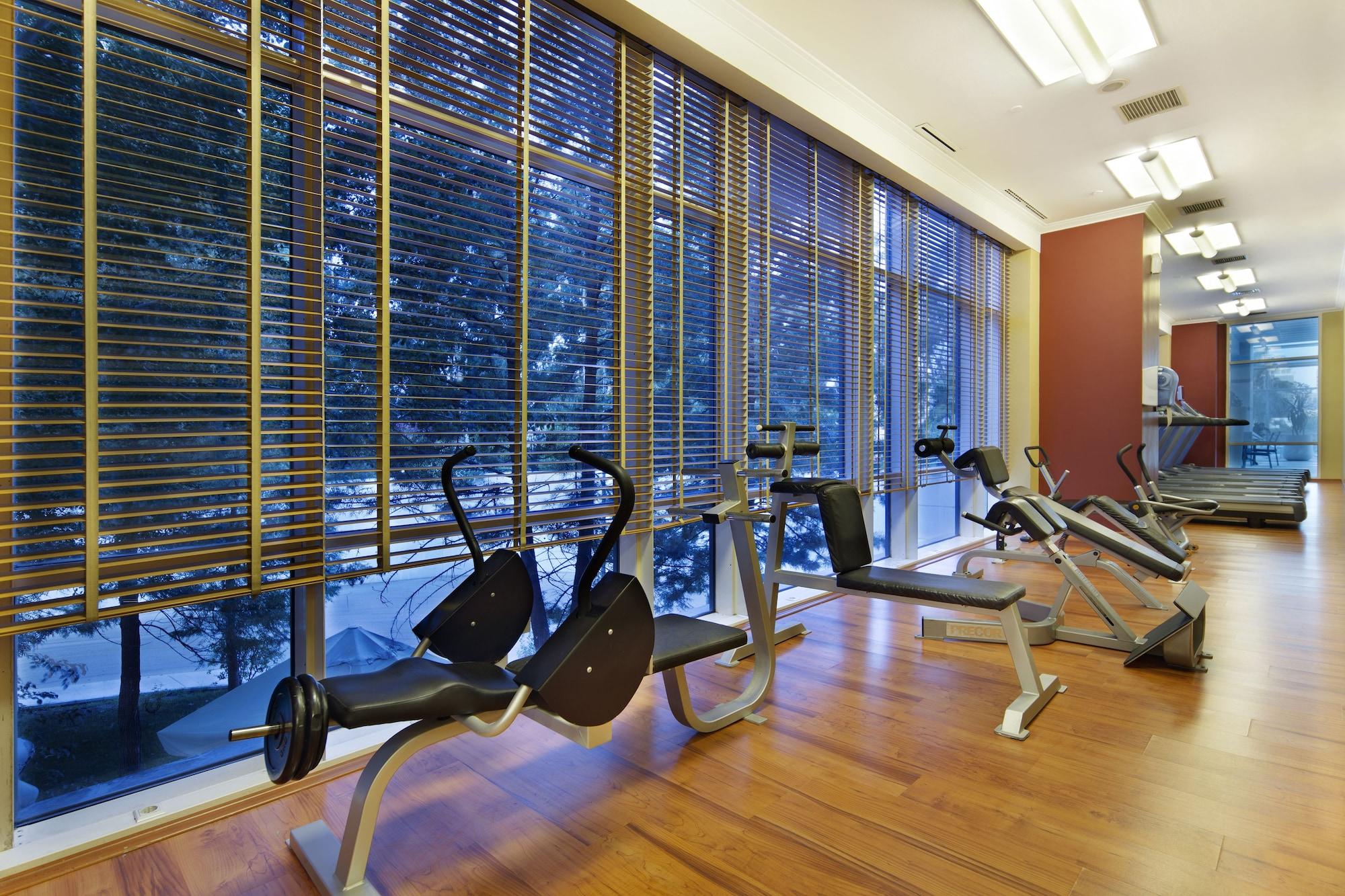 Gimnasio Adana Hilton SA