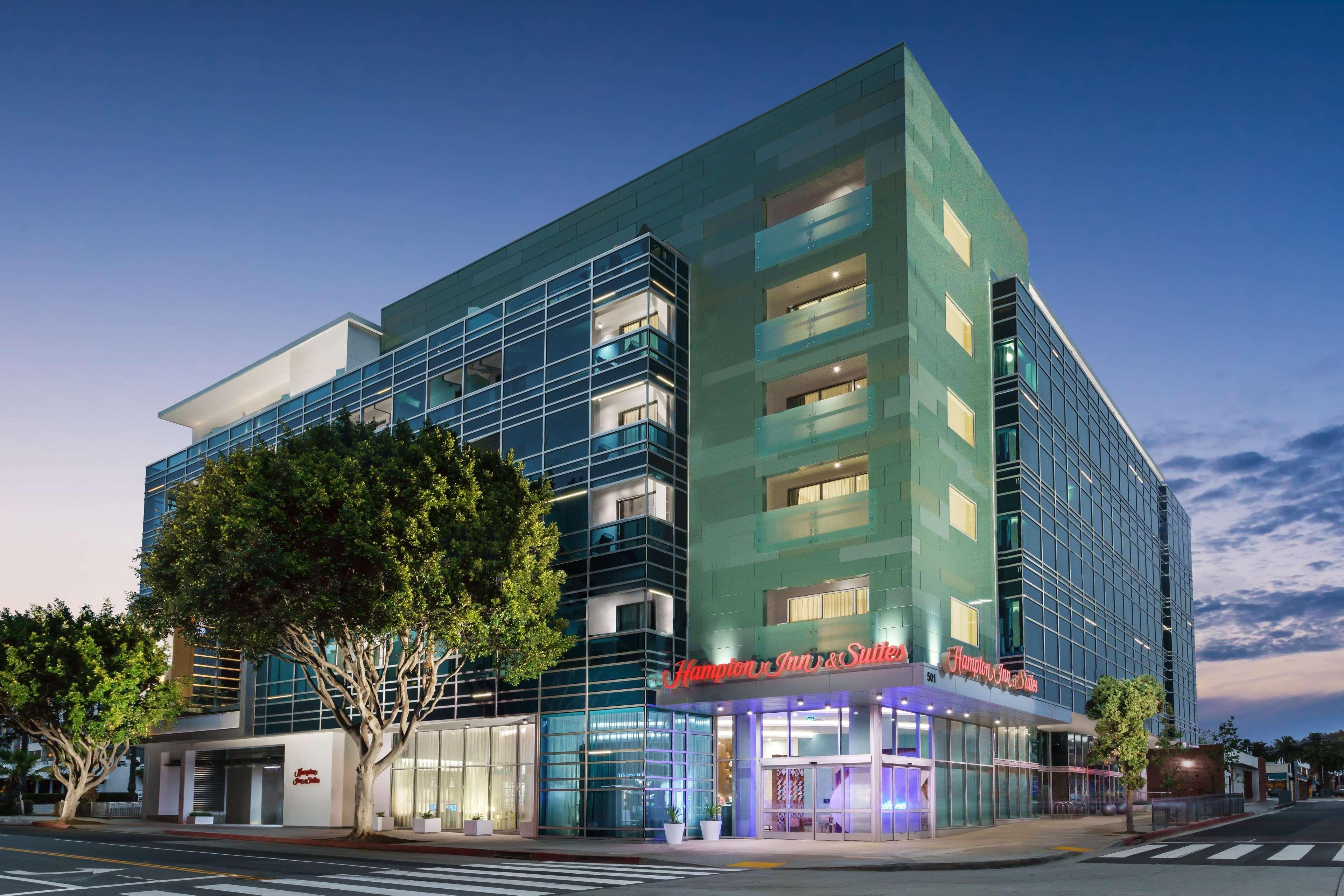 Vista Exterior Hampton Inn & Suites Santa Monica