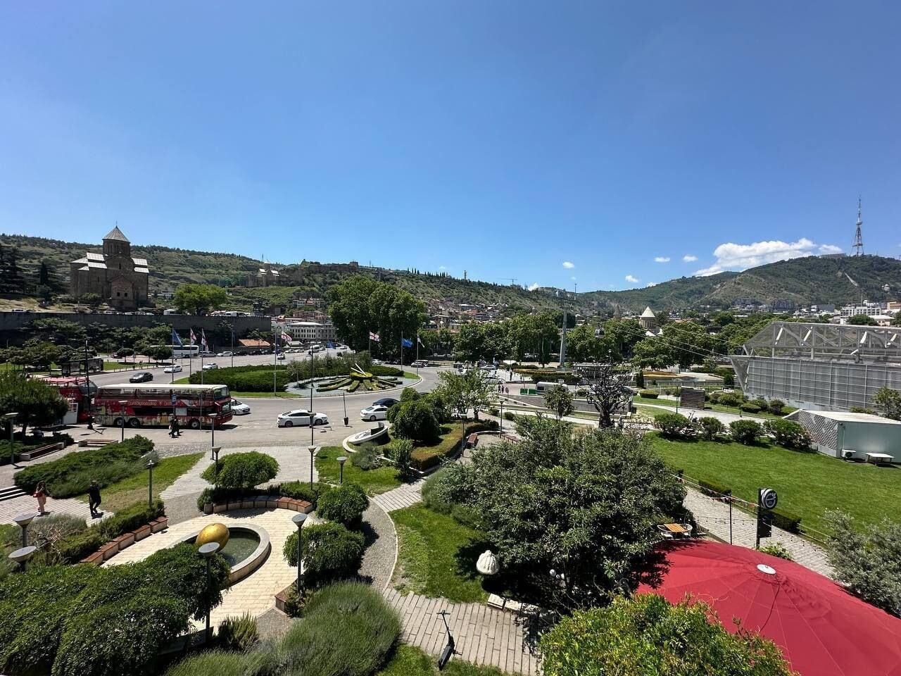 Varios Rike Park Hoel