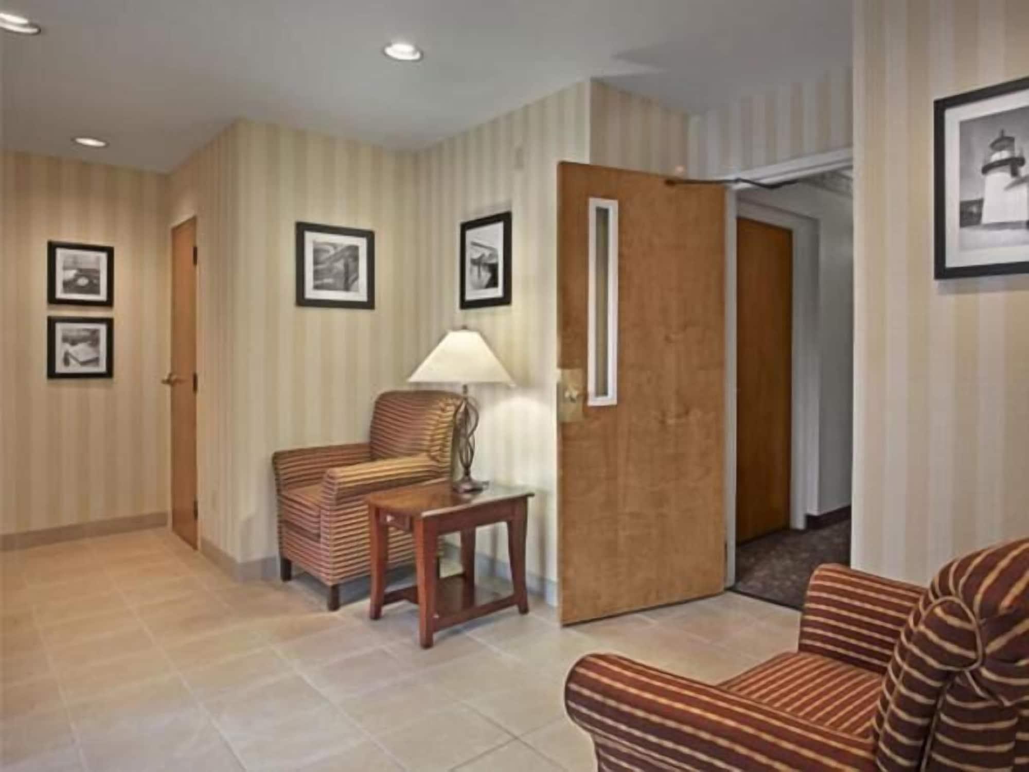 Vista Lobby Rosemont Suites