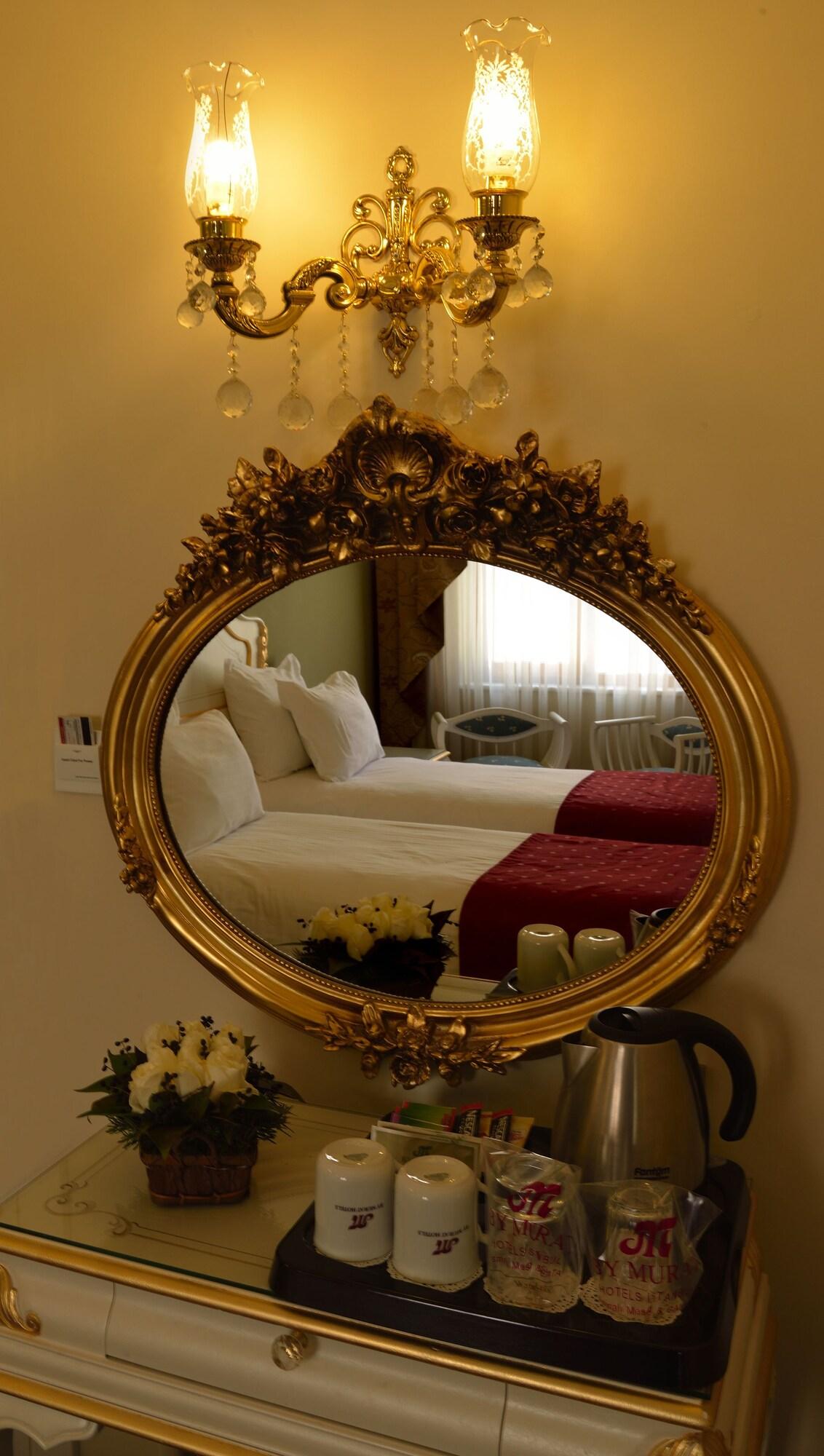 Set de Habitación By Murat Crown Hotel