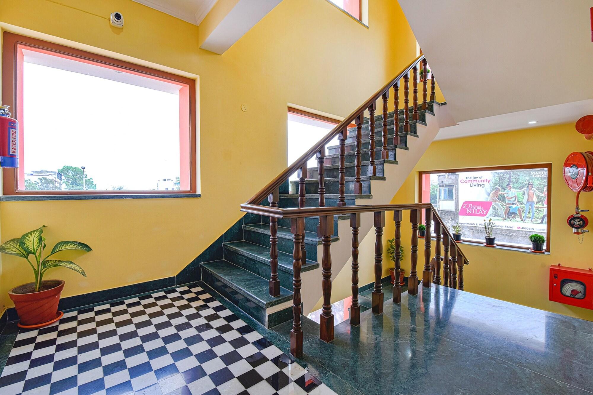 Vista Lobby FabHotel Umrao Haveli With Pool