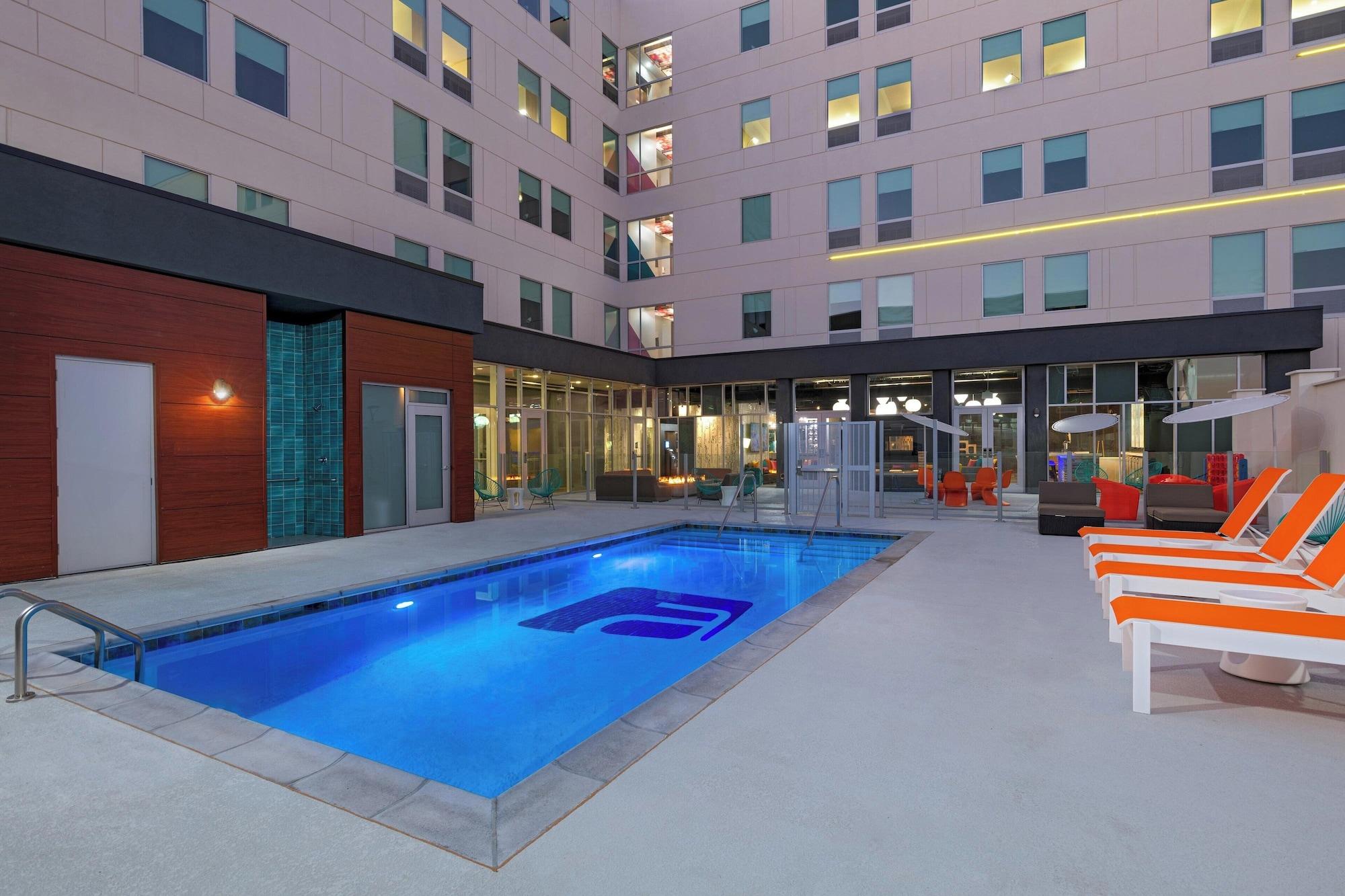 Vista Piscina Aloft Waco Downtown