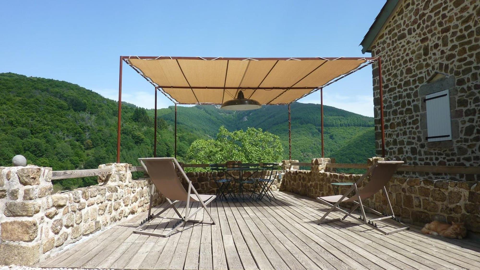 Equipamiento de Habitación La Calade