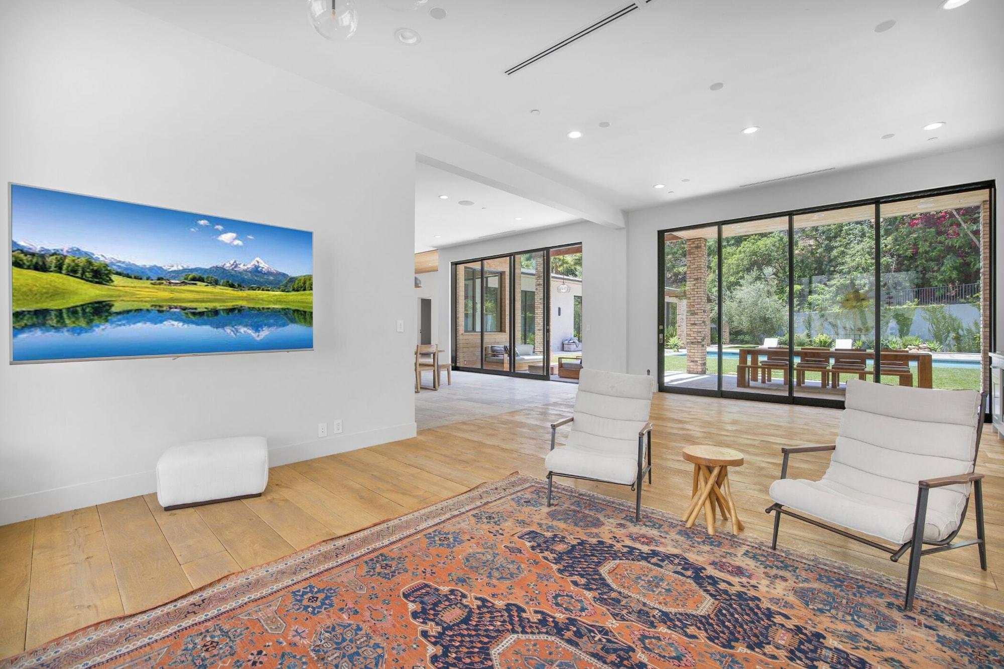 Comodidades del Alojamiento Bowmont - Resort-style Beverly Hills Escape w/ Pool, Garden and Privacy