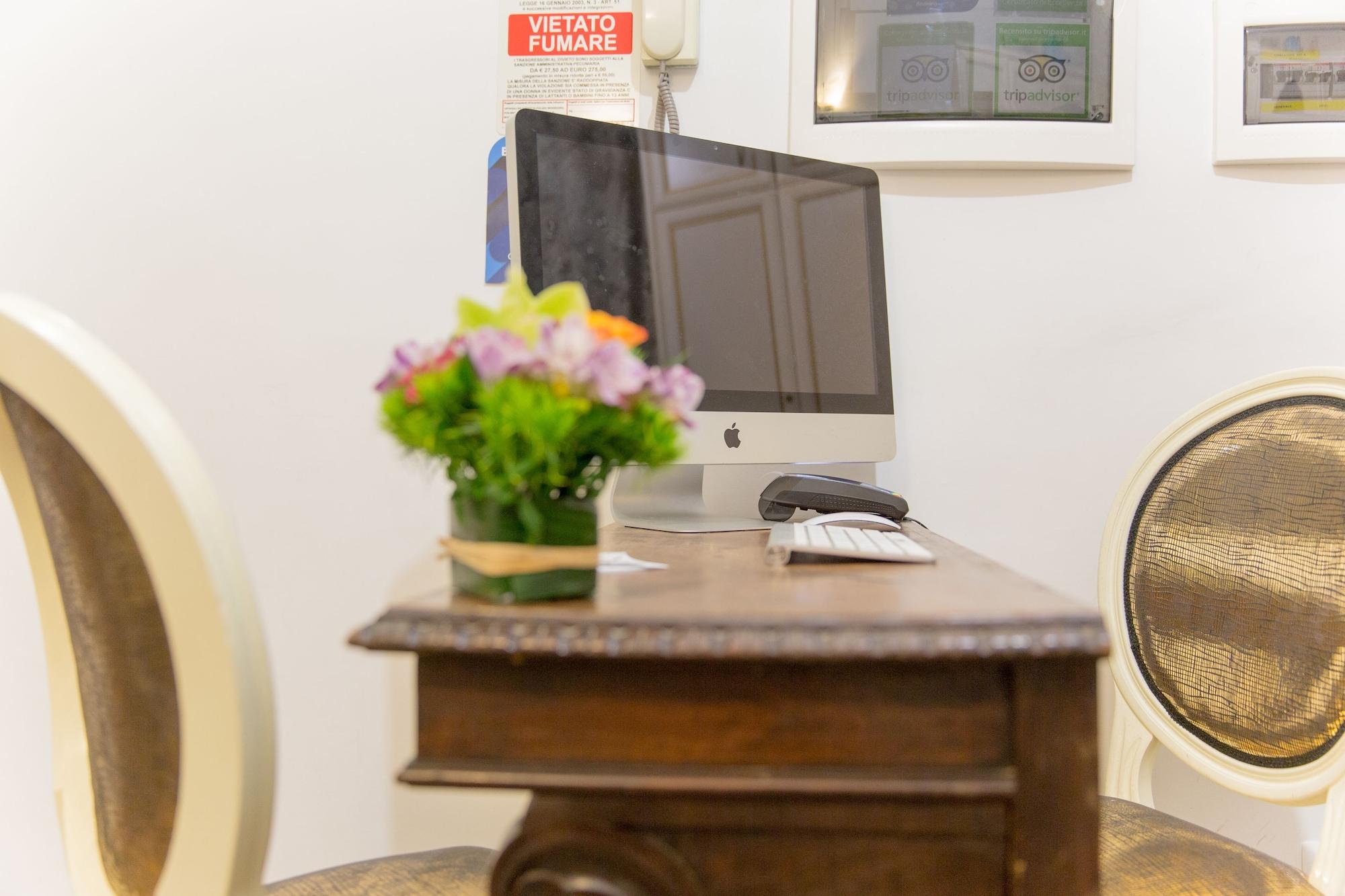 Vista Lobby Best Suites Pantheon