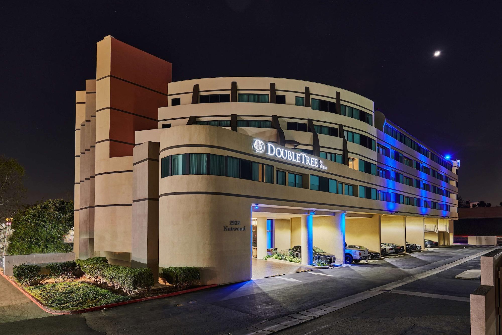 Vista Exterior DoubleTree by Hilton Fullerton