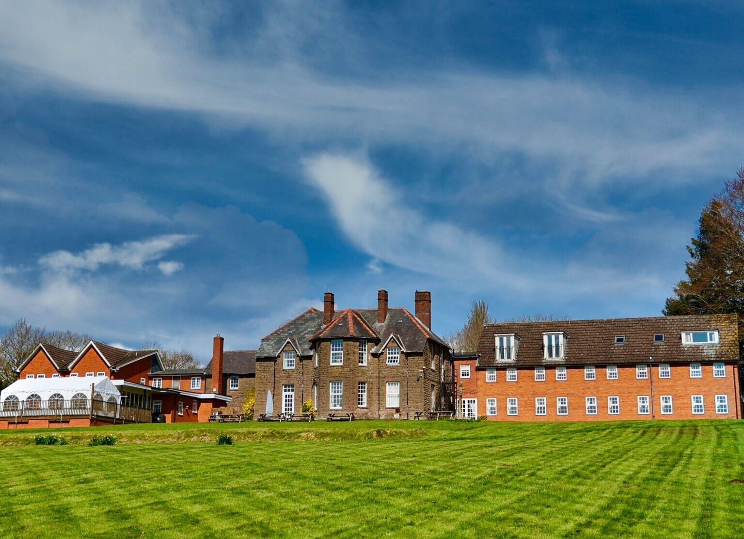 Varios Pilgrim Hotel