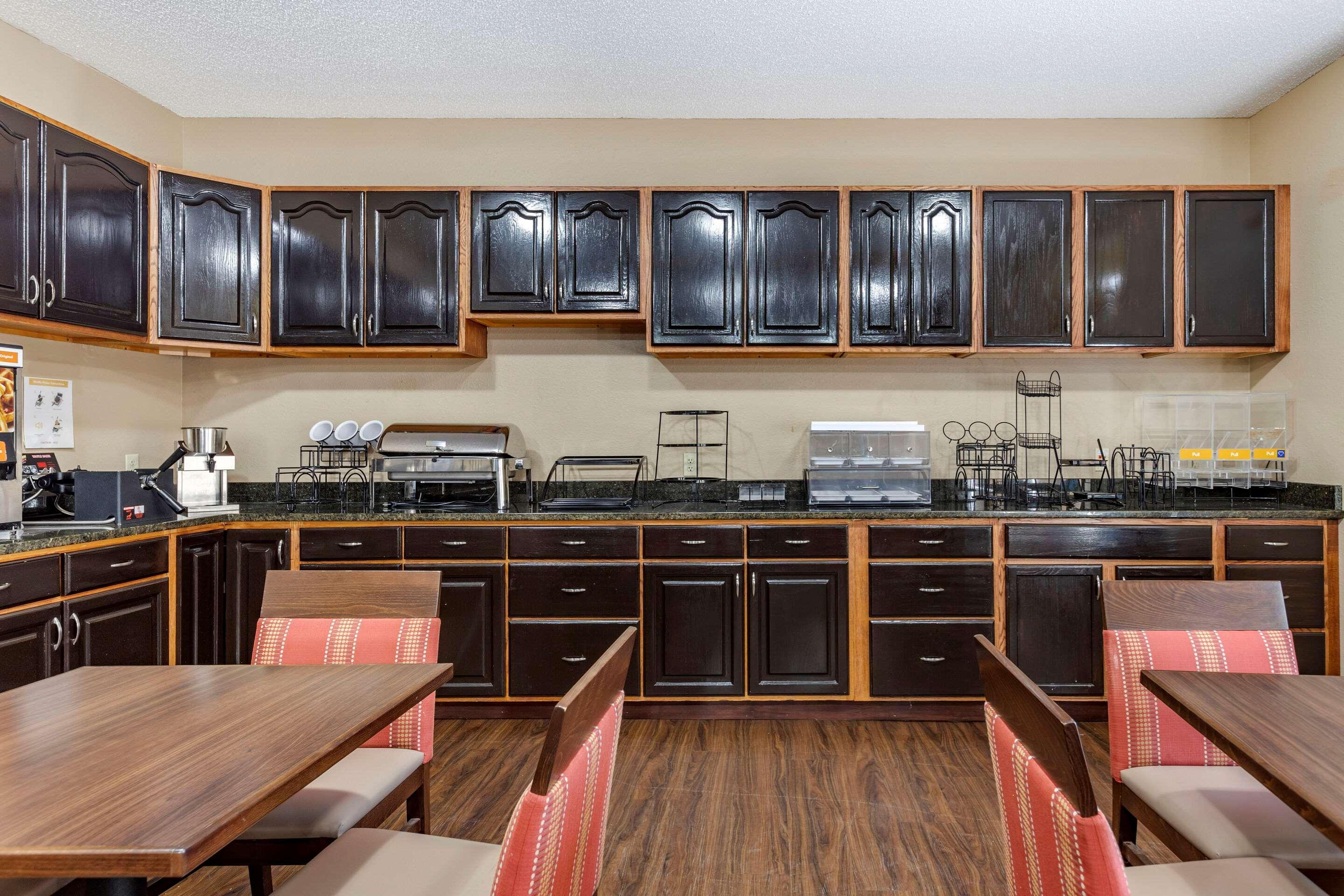 Restaurant Comfort Inn Downtown - University Area