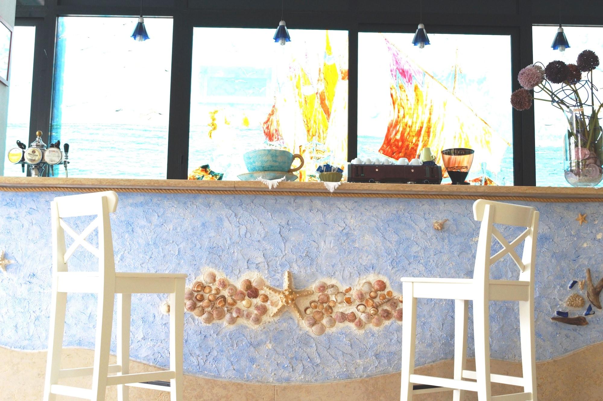 Bar/Salón Hotel Lux