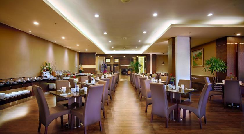 Vista Exterior Aston Jember Hotel and Conference Center