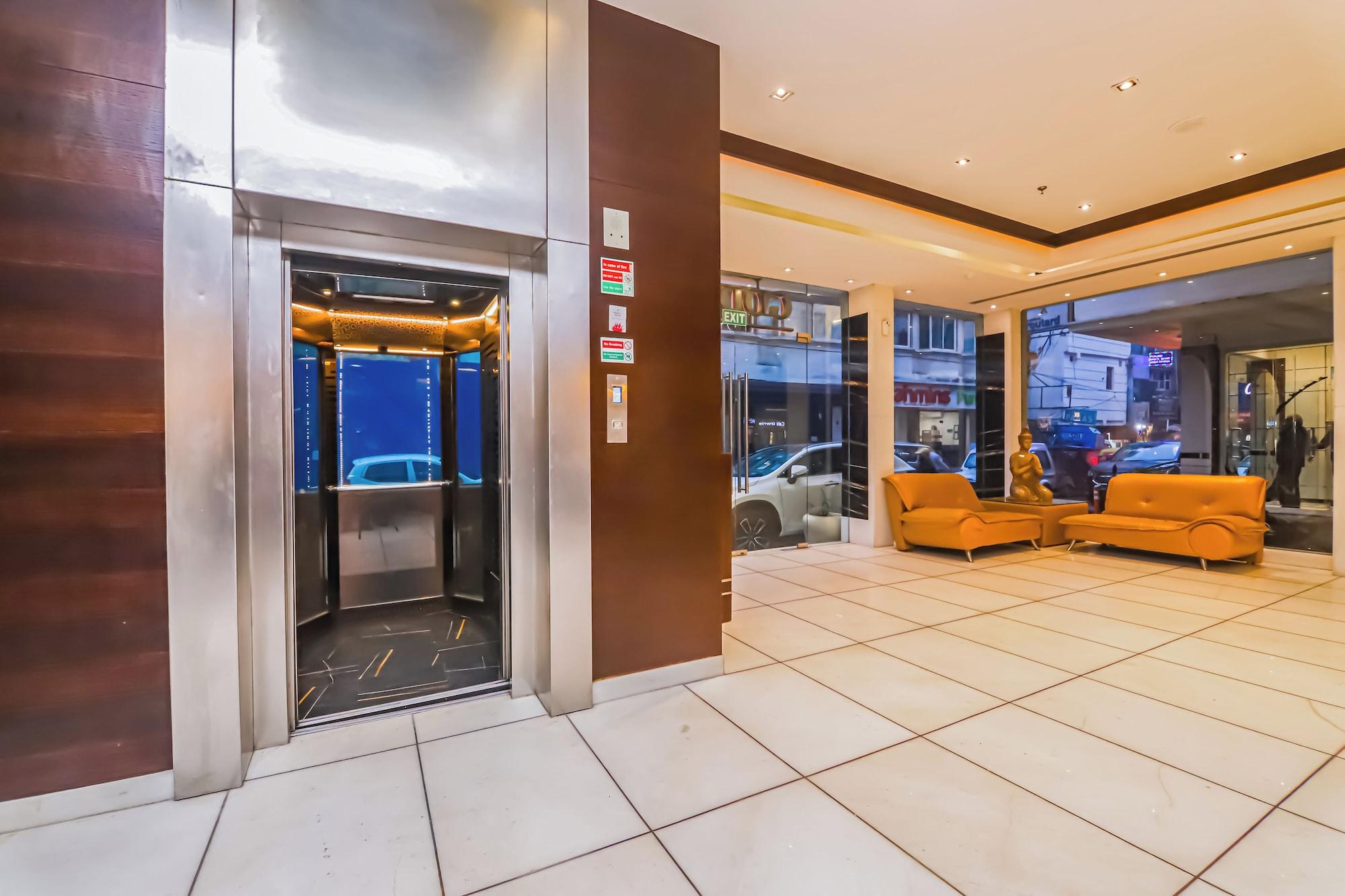 Vista Lobby Hotel Godwin Deluxe