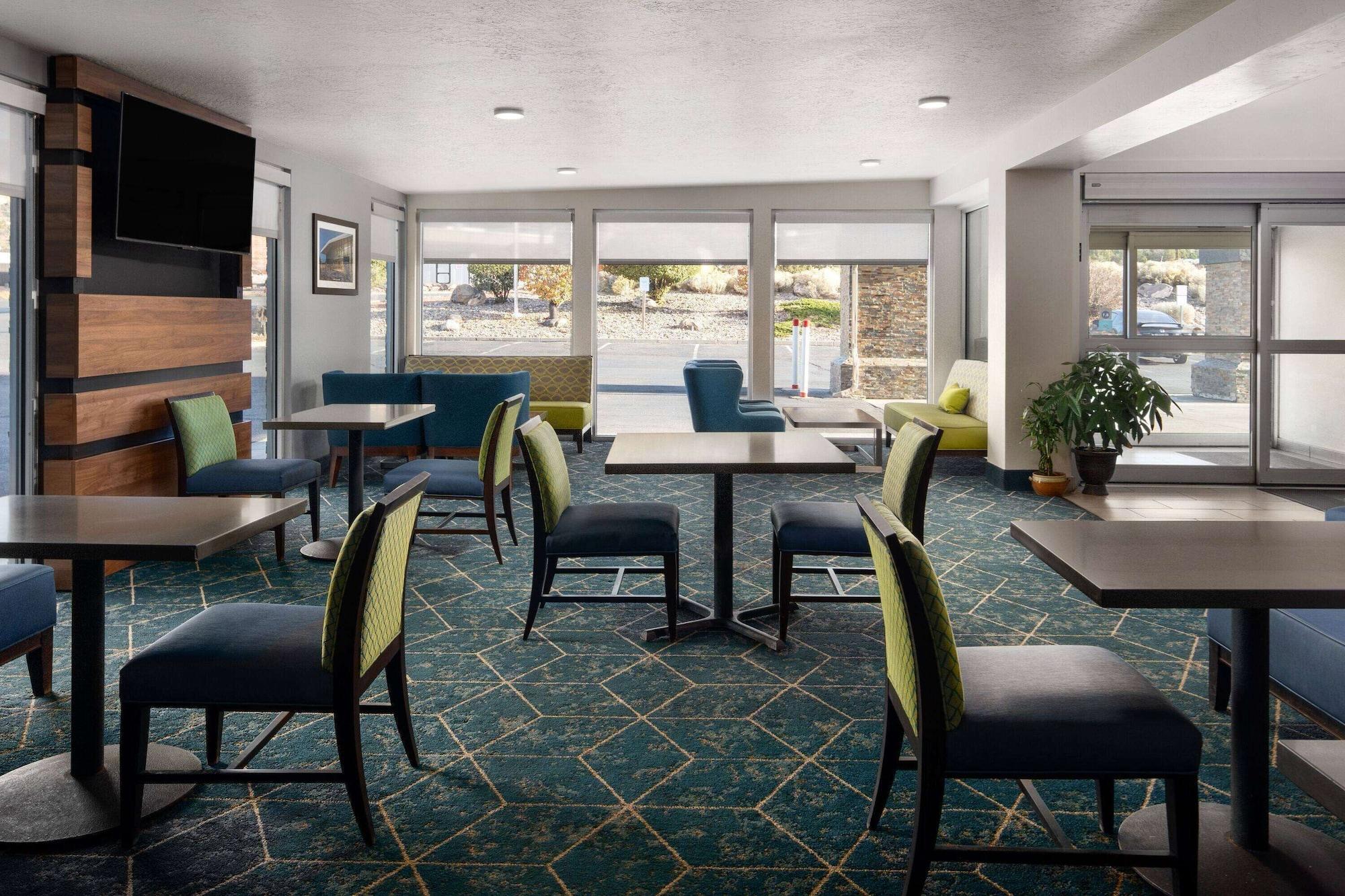 Vista Lobby Wingate by Wyndham Cedar City