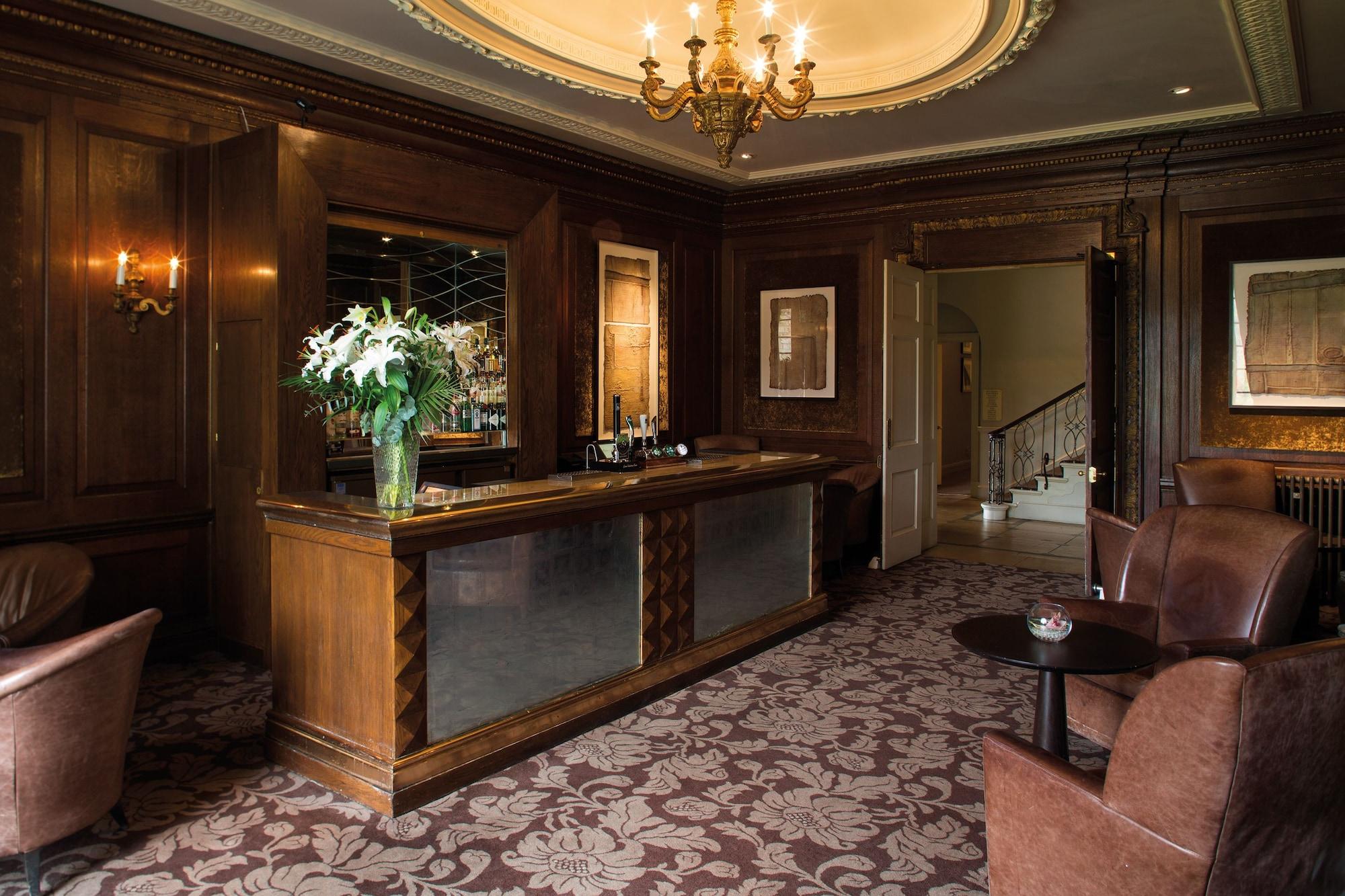 Vista Lobby Wood Hall Hotel and Spa