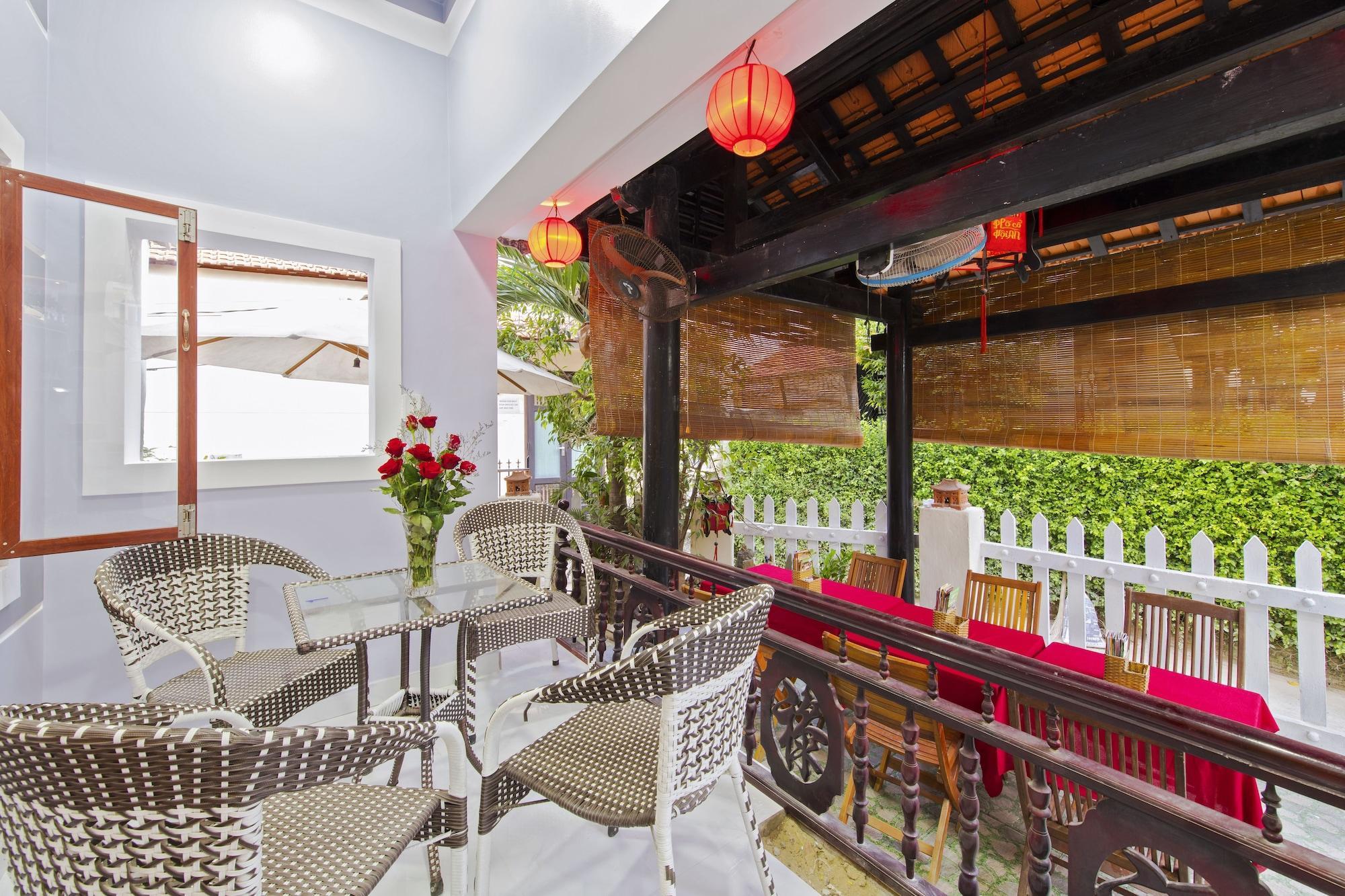 Restaurant Bougain Villeas Homestay