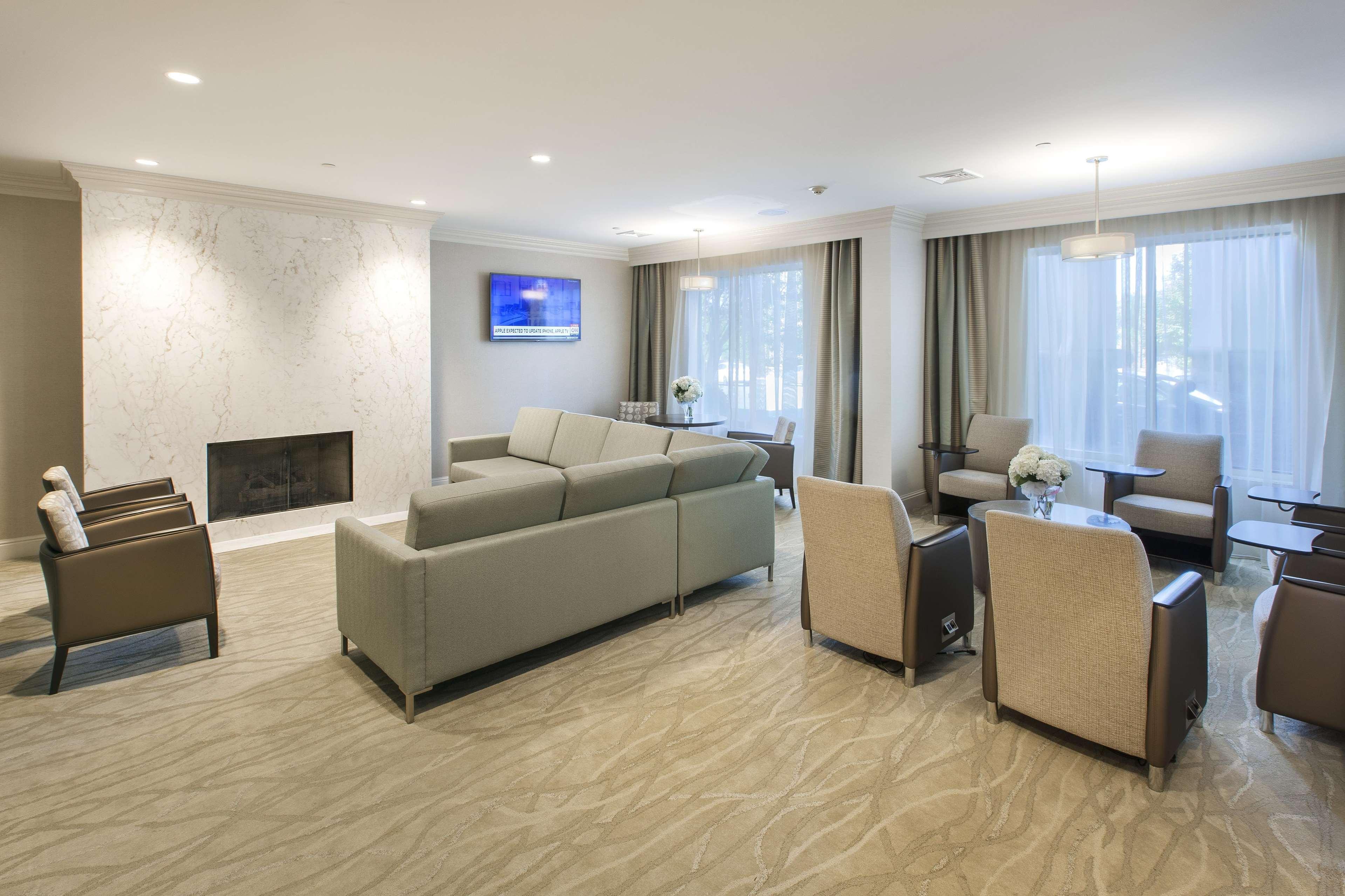 Vista Lobby DoubleTree by Hilton Hotel Nanuet