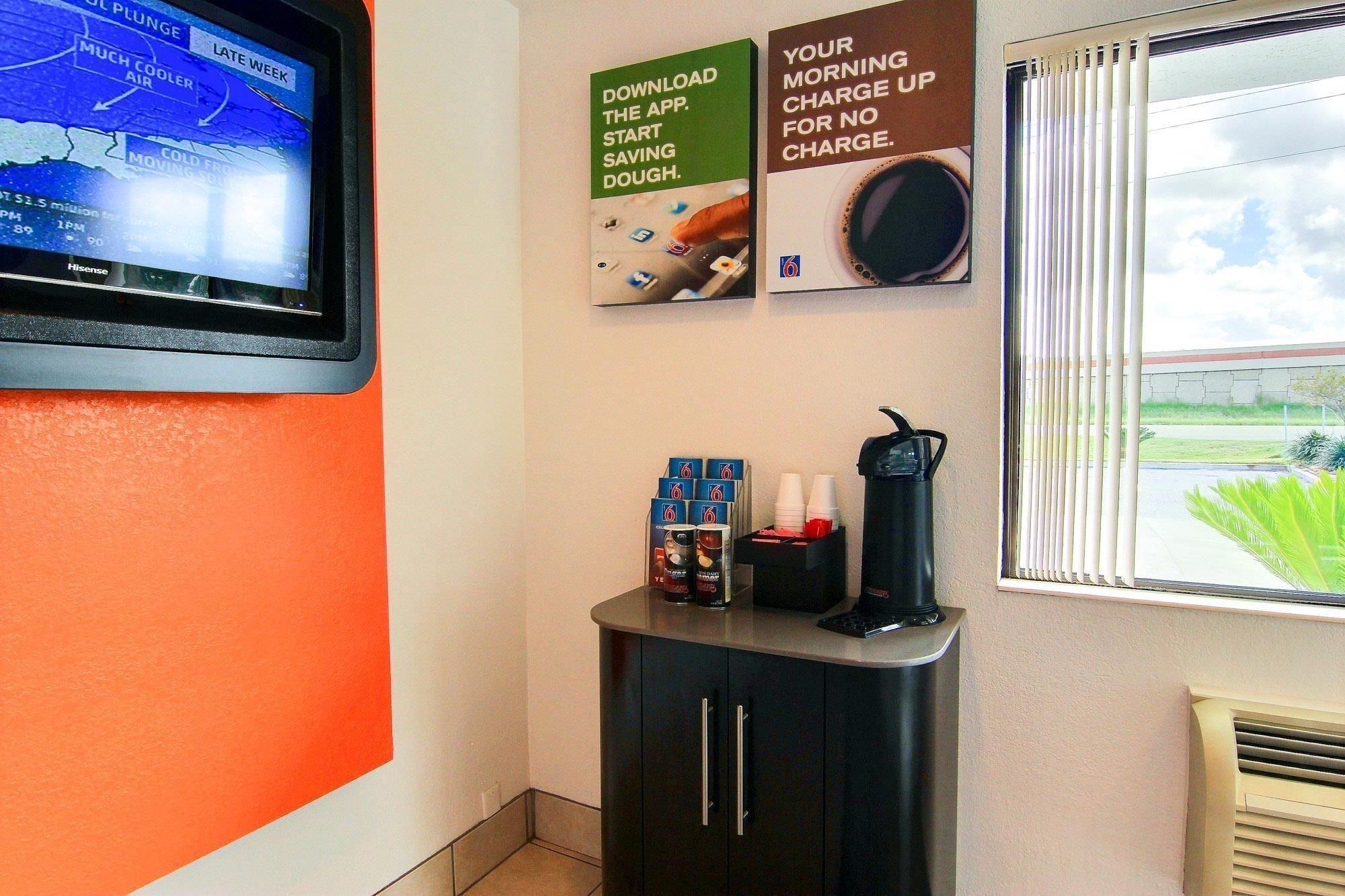 Vista Lobby Motel 6 Kingsville, TX