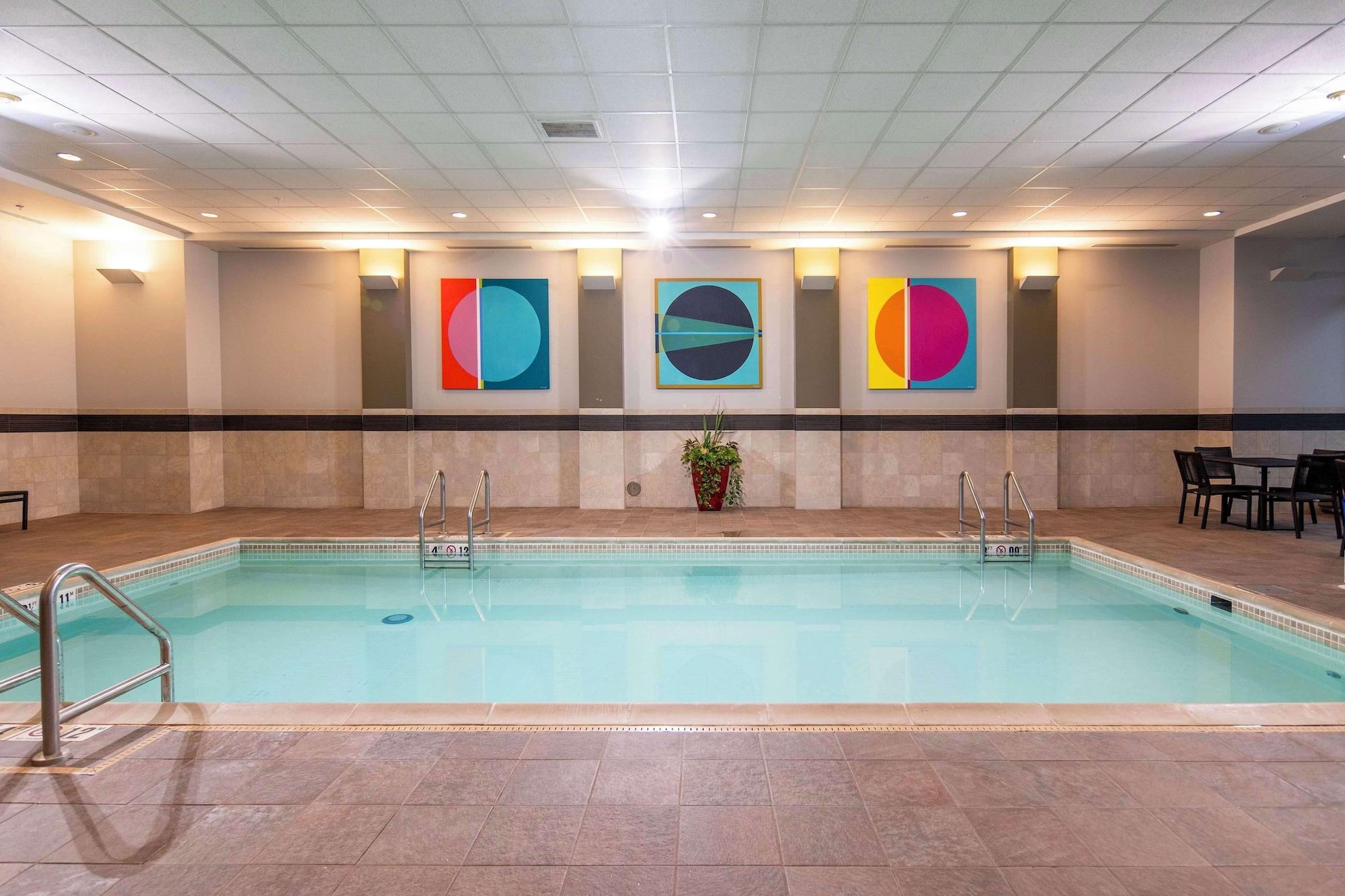 Vista Piscina Doubletree by Hilton Cedar Rapids Convention Complex