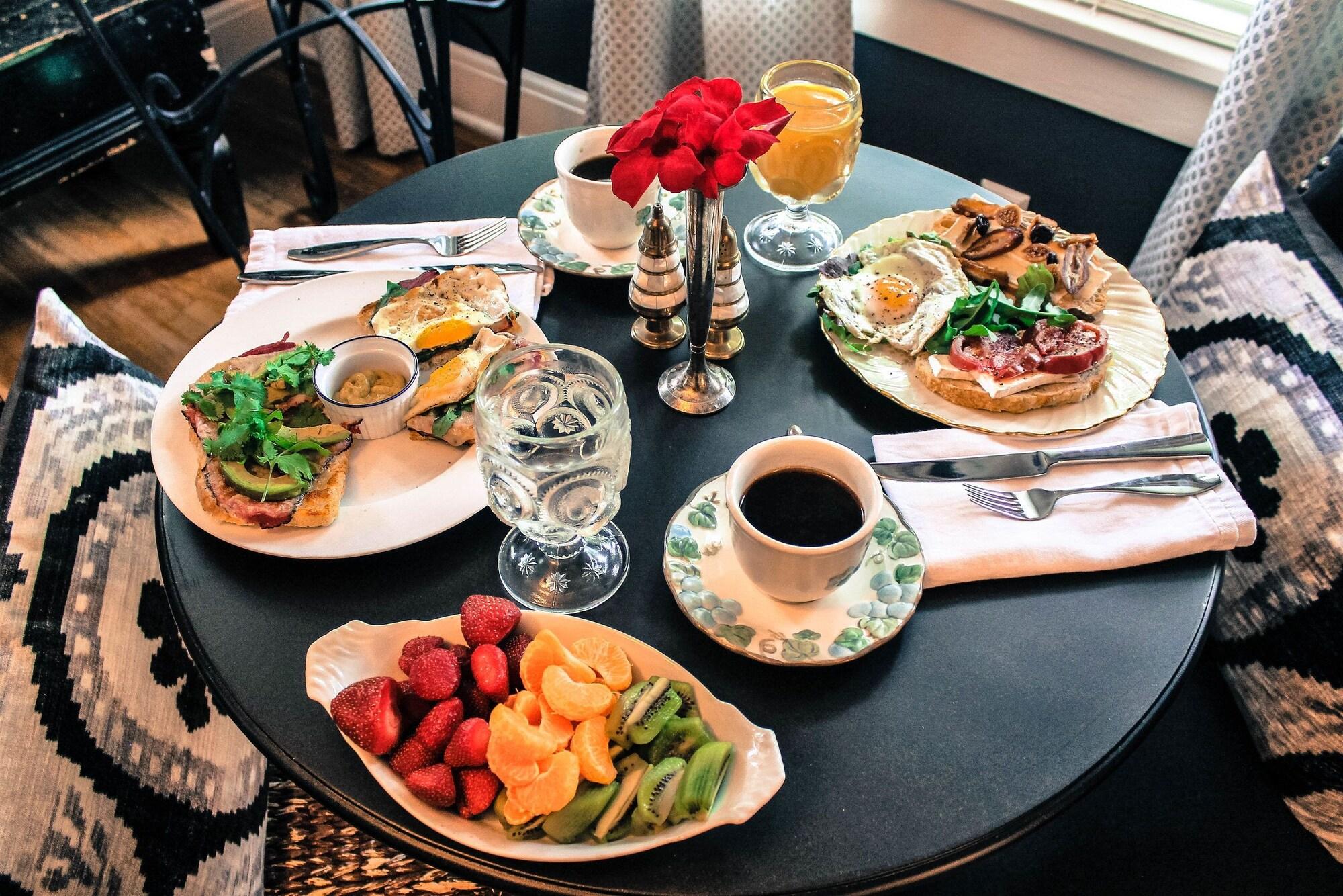 Restaurant Belmont Blvd Bed and Breakfast