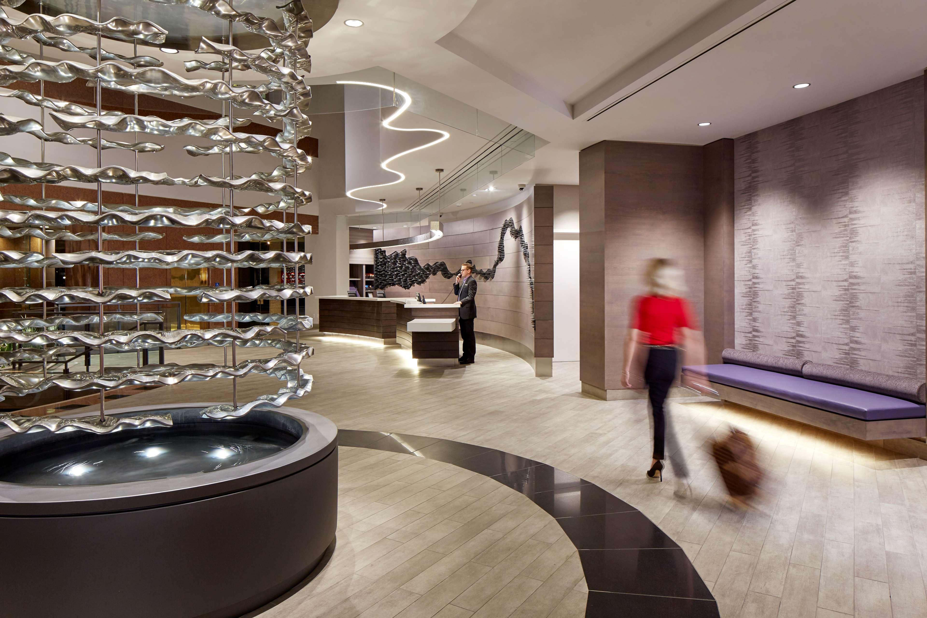 Vista Lobby Hilton Long Beach