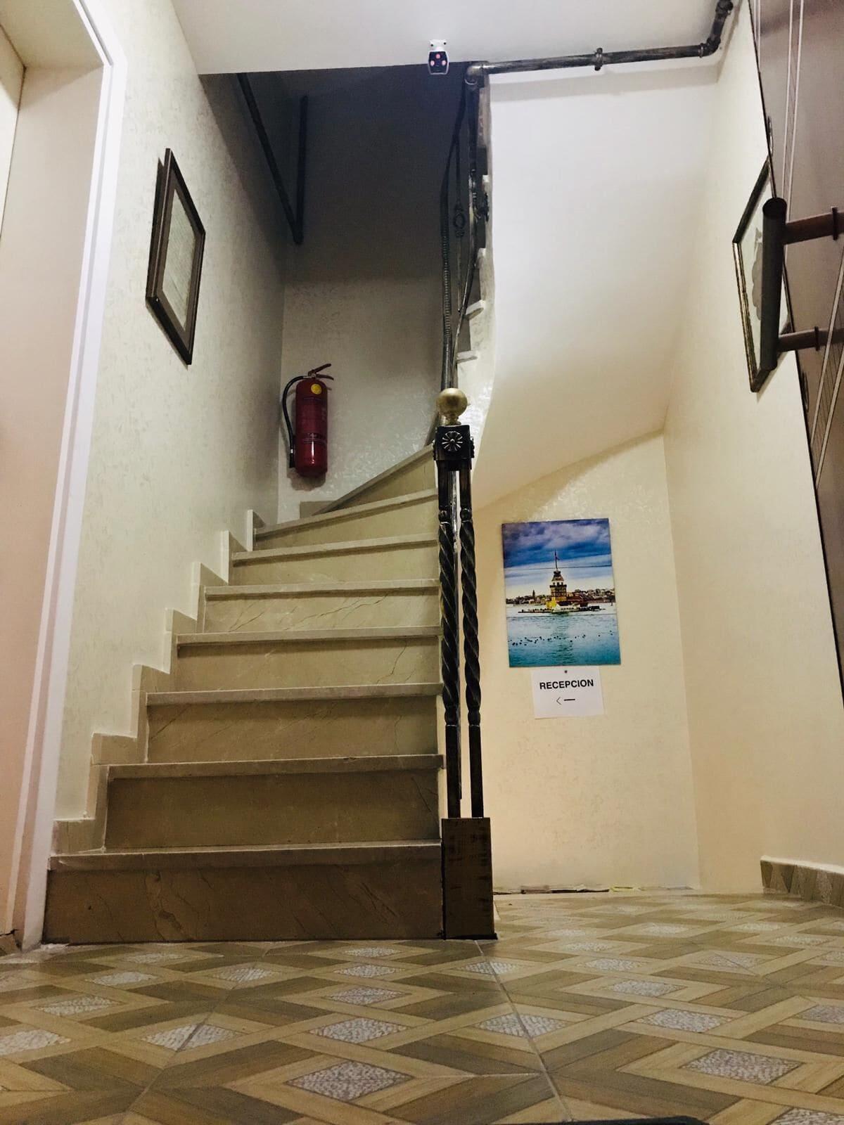 Varios Carvan Hotel