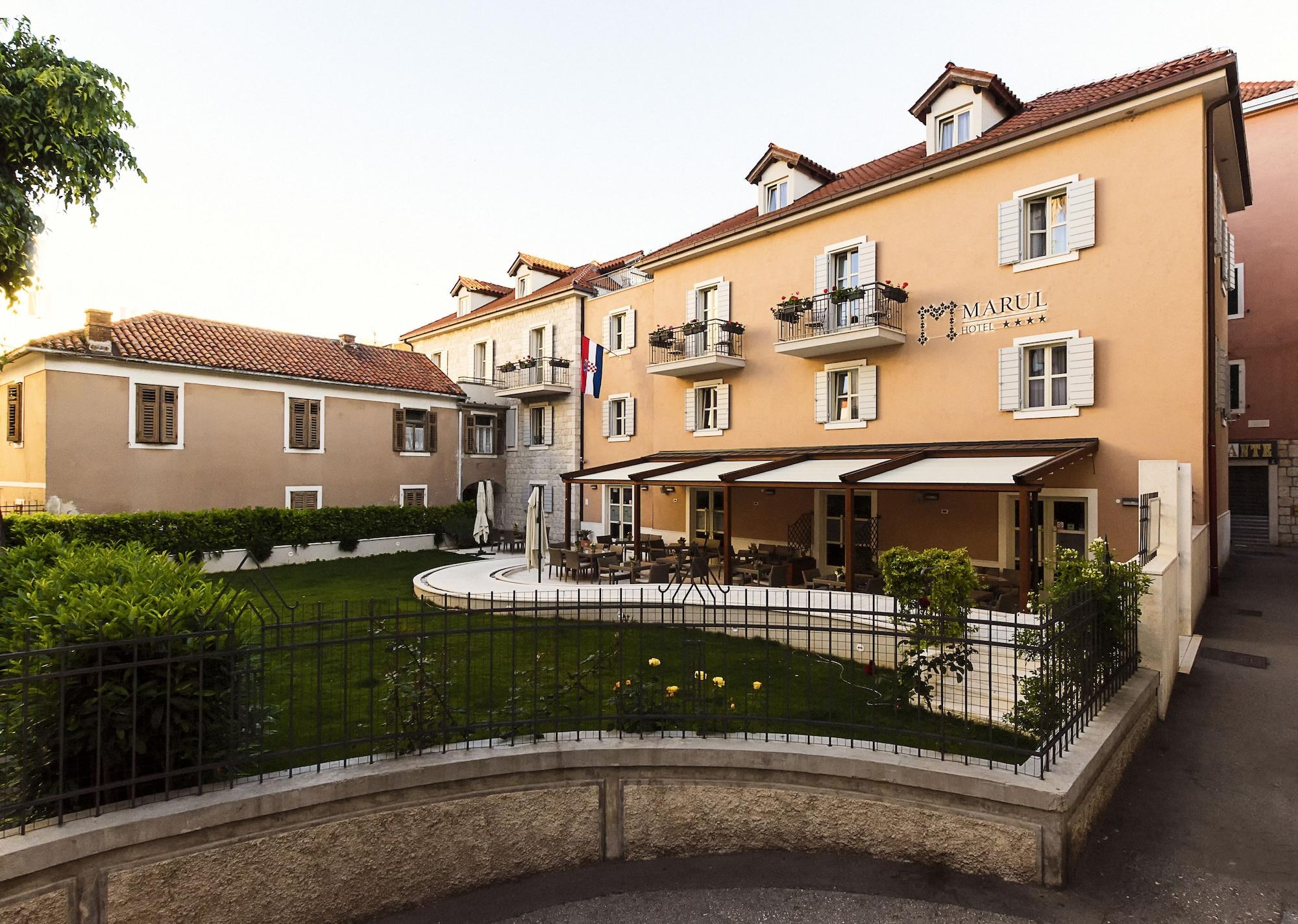 Vista Exterior Hotel Marul