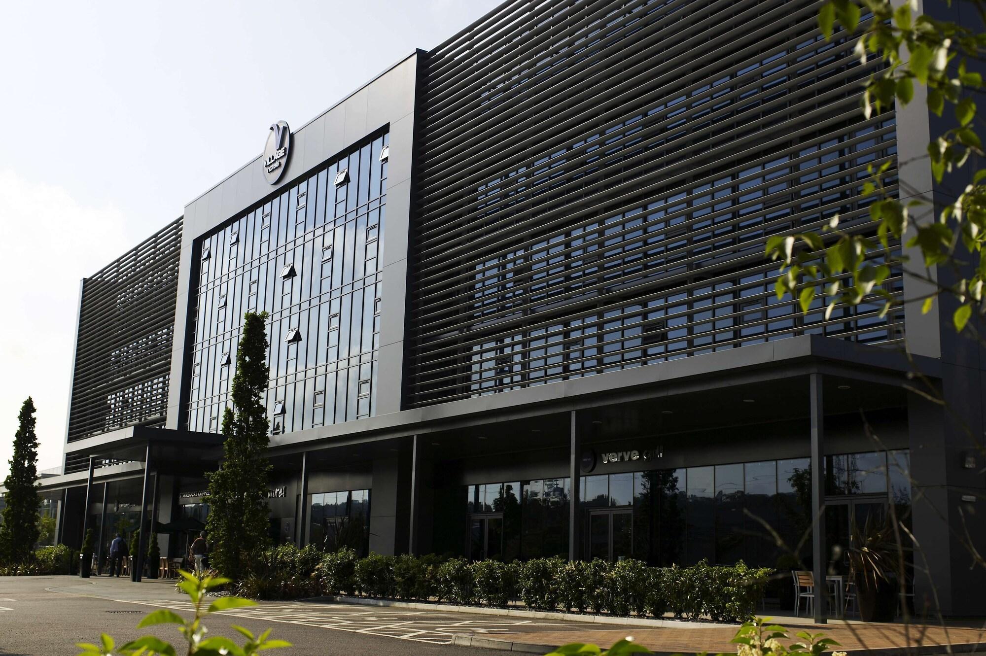 Vista Exterior Village Hotel London Watford