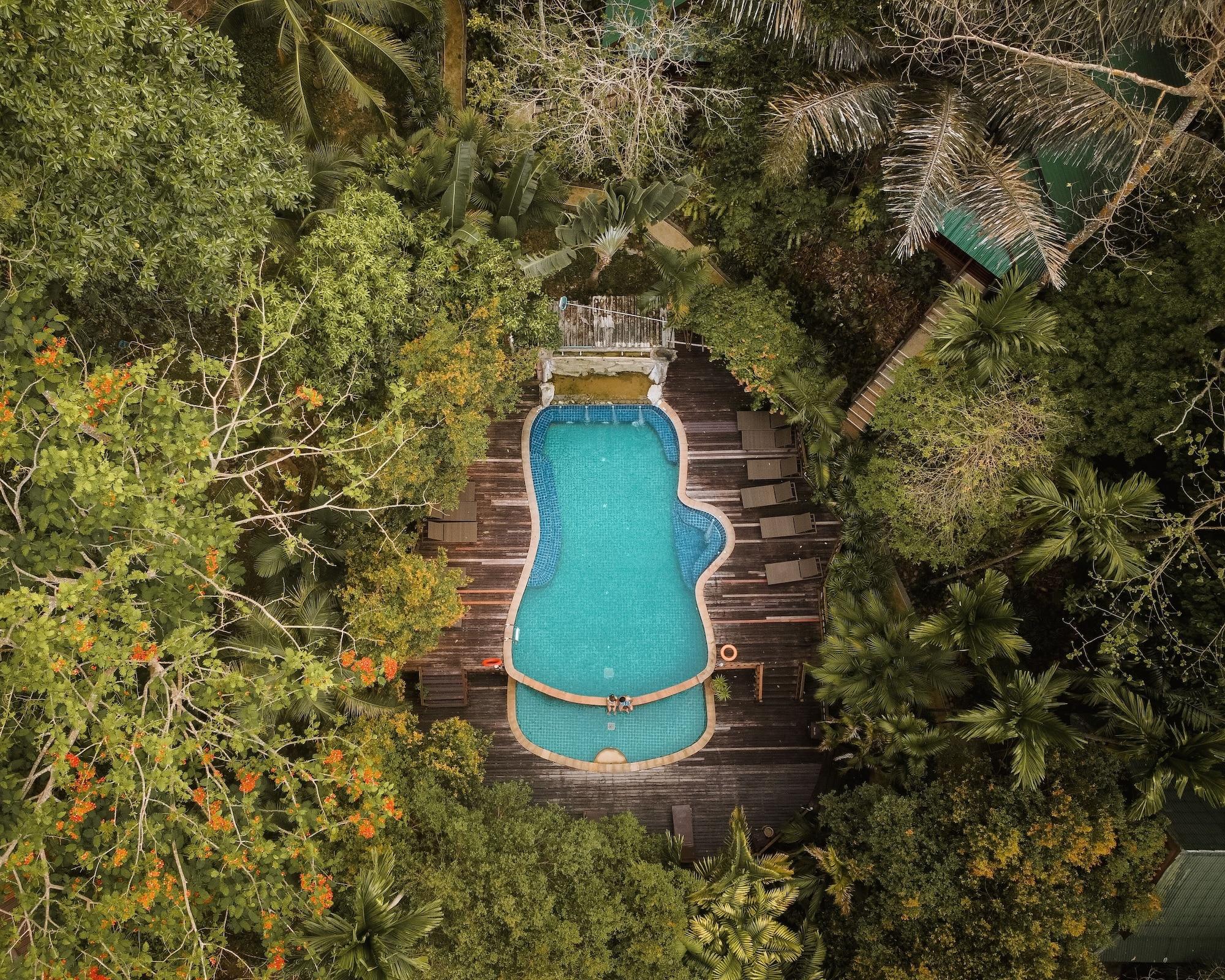 Vista Piscina The Vatika Resort and Spa