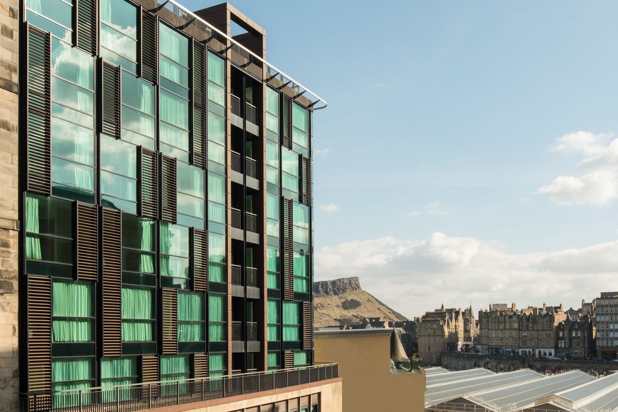 Vista Exterior Princes Street Suites