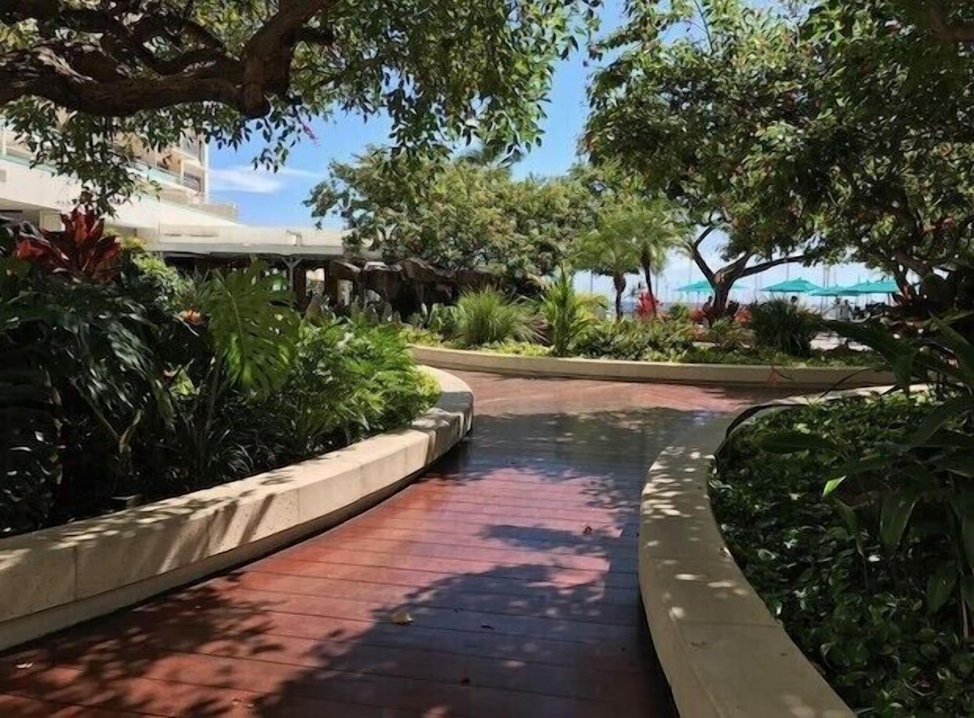 Vista Lobby Ilikai by Luana Hawaii Vacation Rentals