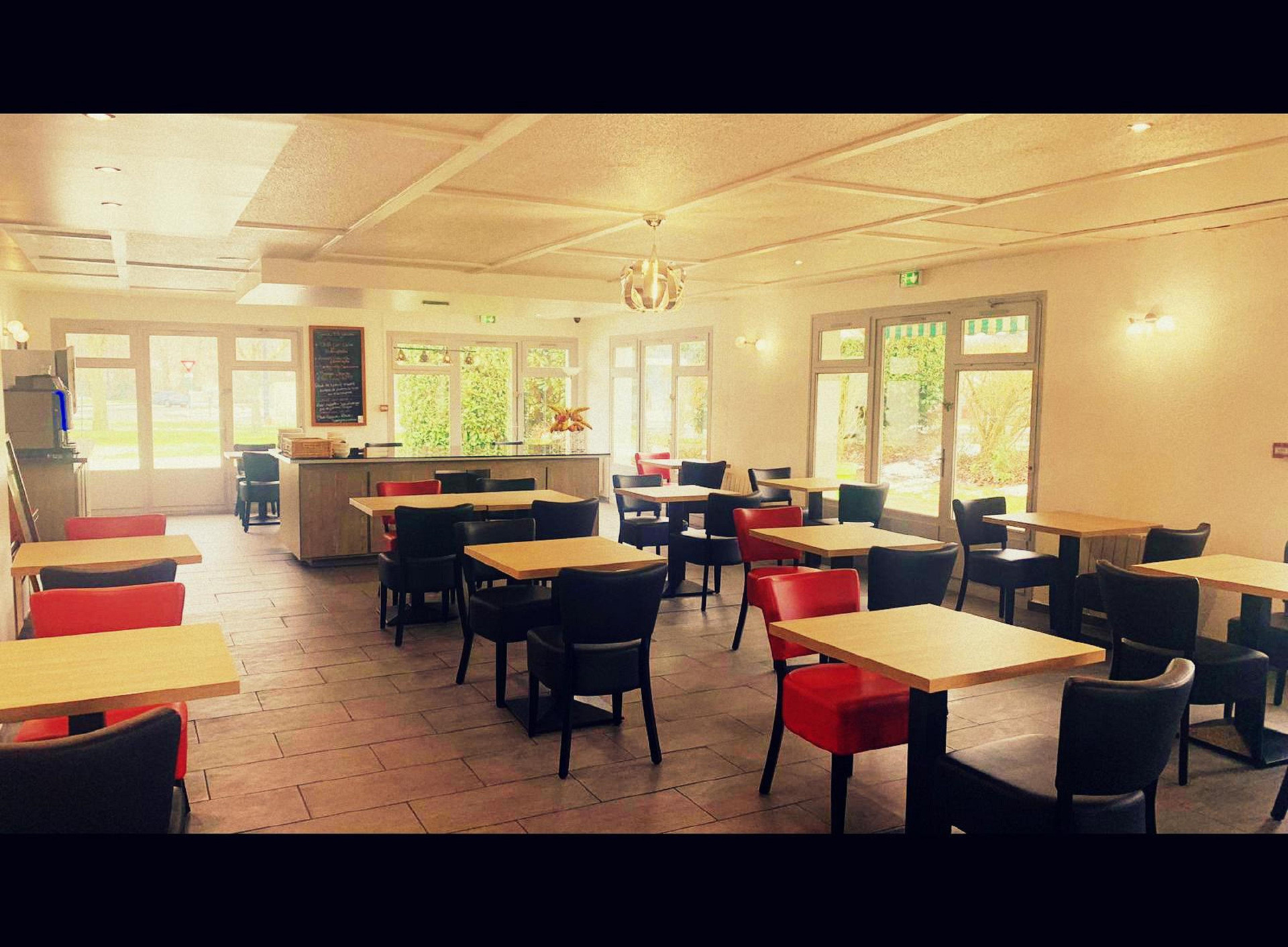 Vista Lobby Kyriad Chantilly Sud - Luzarches