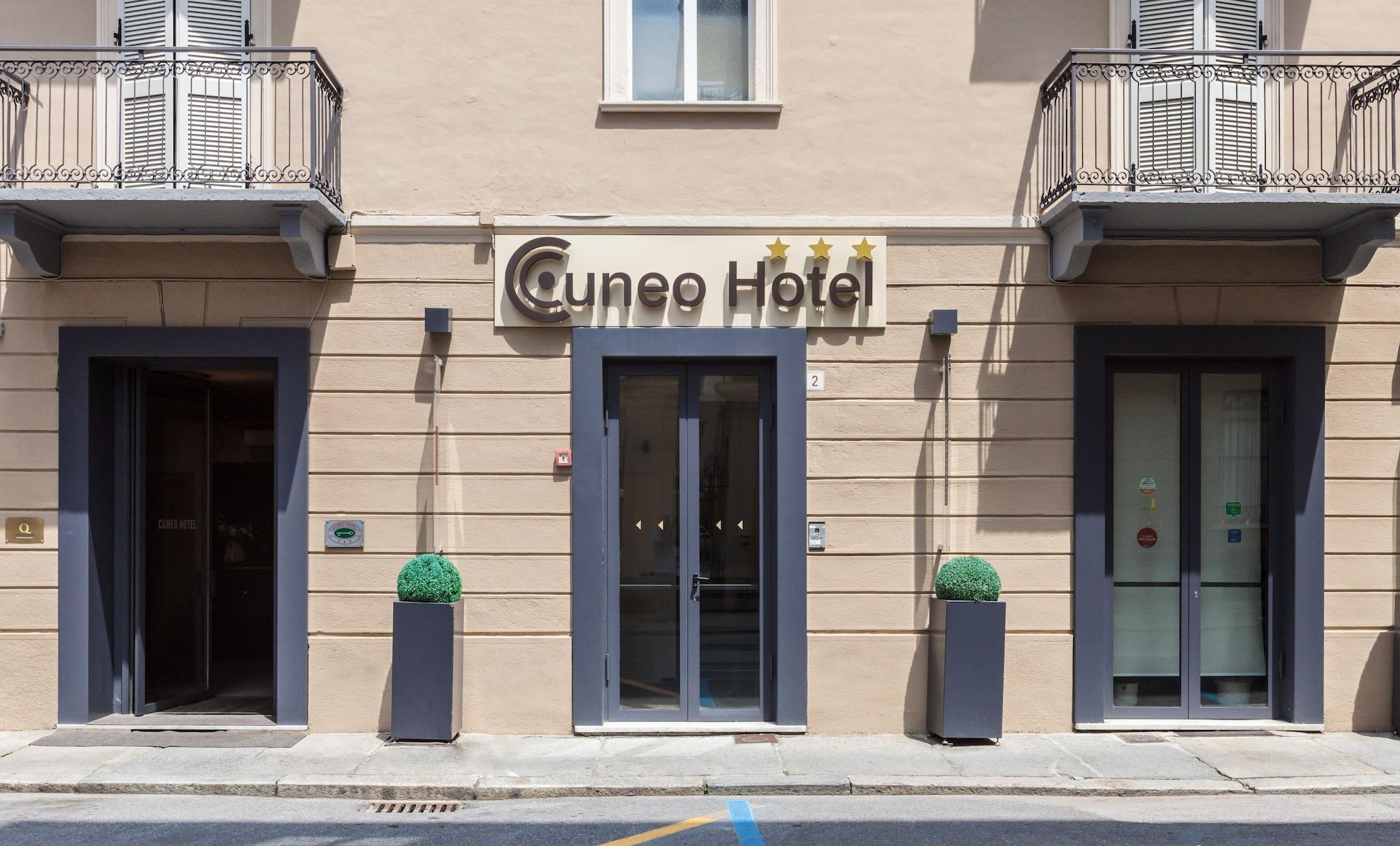 Vista Exterior Cuneo Hotel