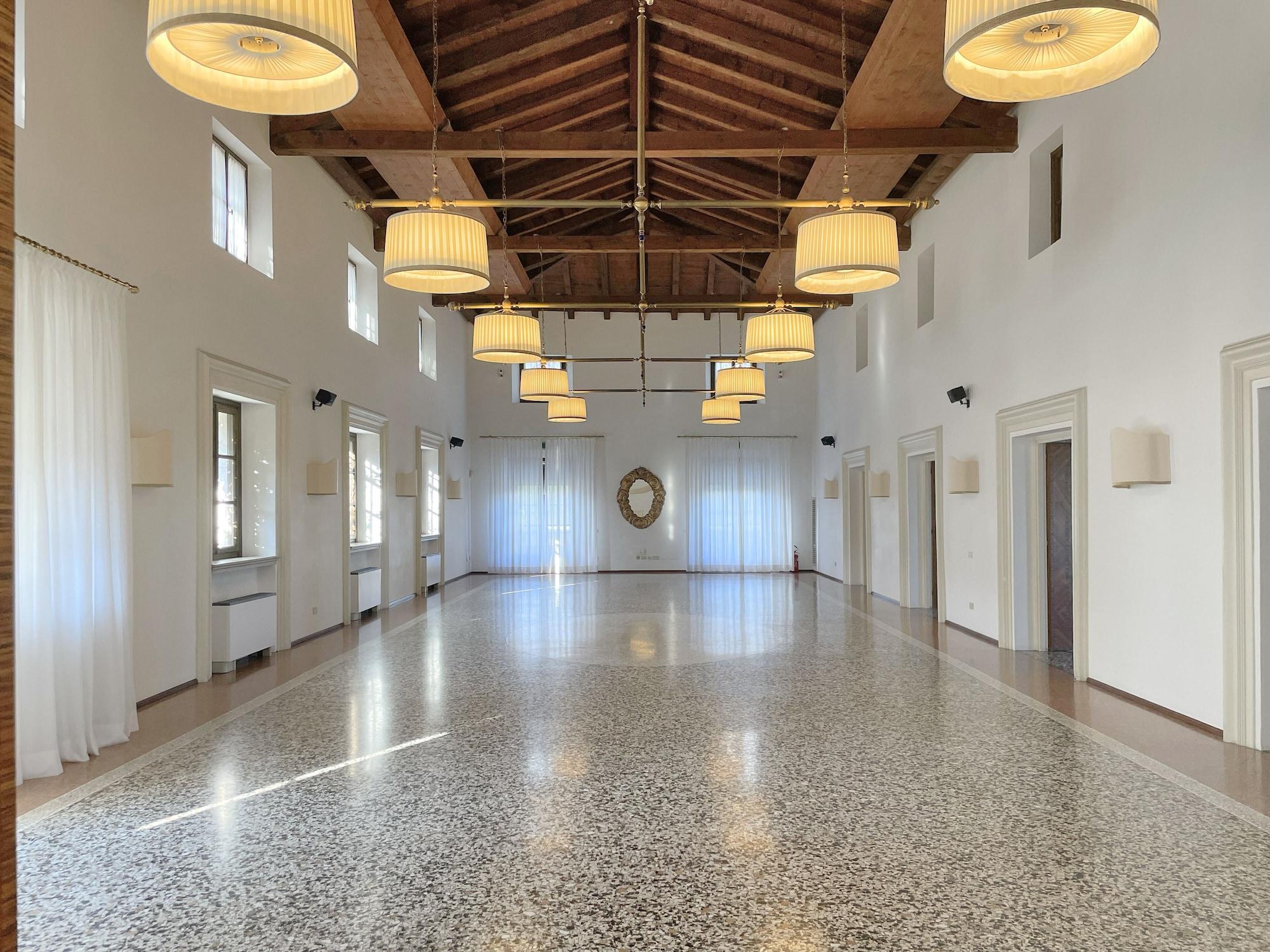 Sala de Reuniones Hotel Villa Policreti