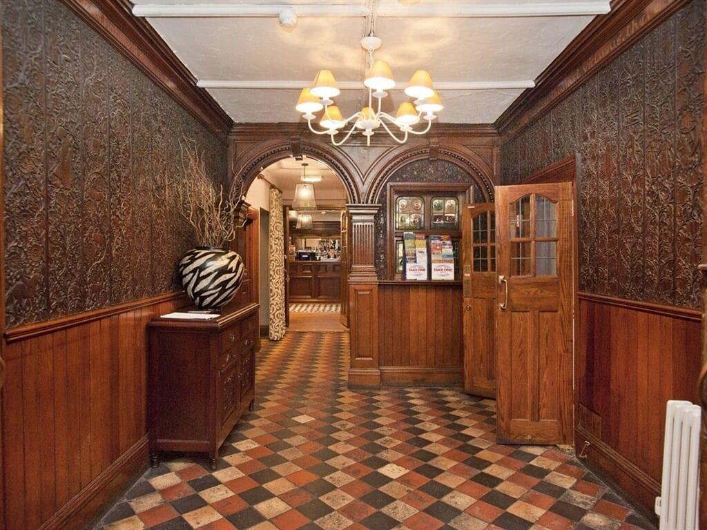 Vista Lobby Ye Olde Griffin