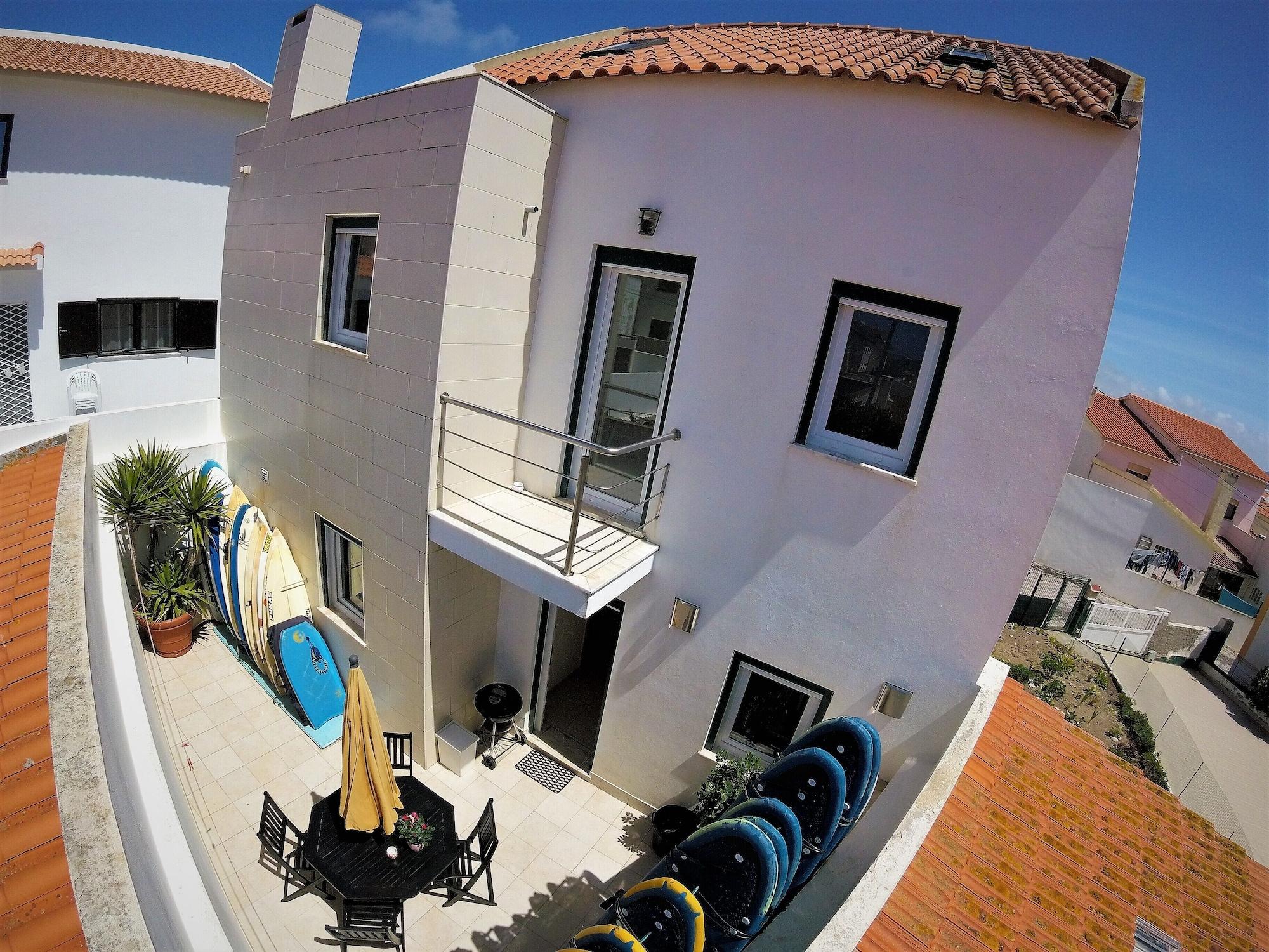 Vista Exterior Peniche Surf Lodge - Hostel