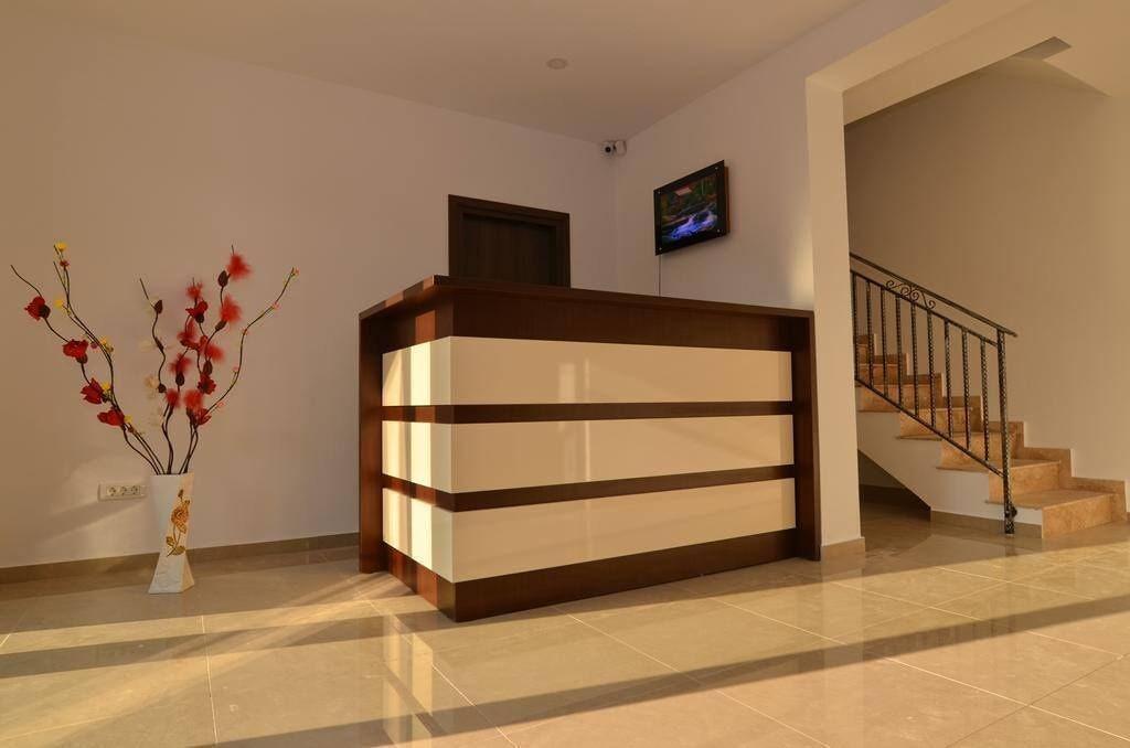 Vista Lobby SUMMER REST