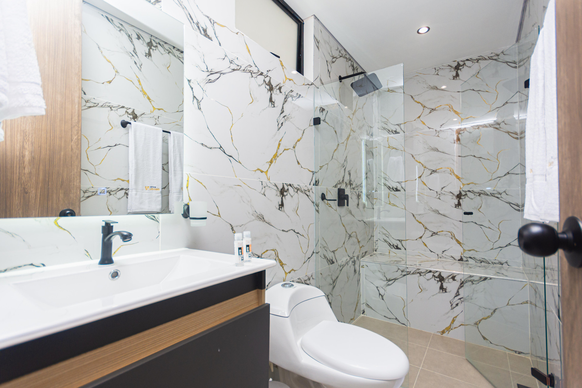 Baño Hotel Distrito 70 Living
