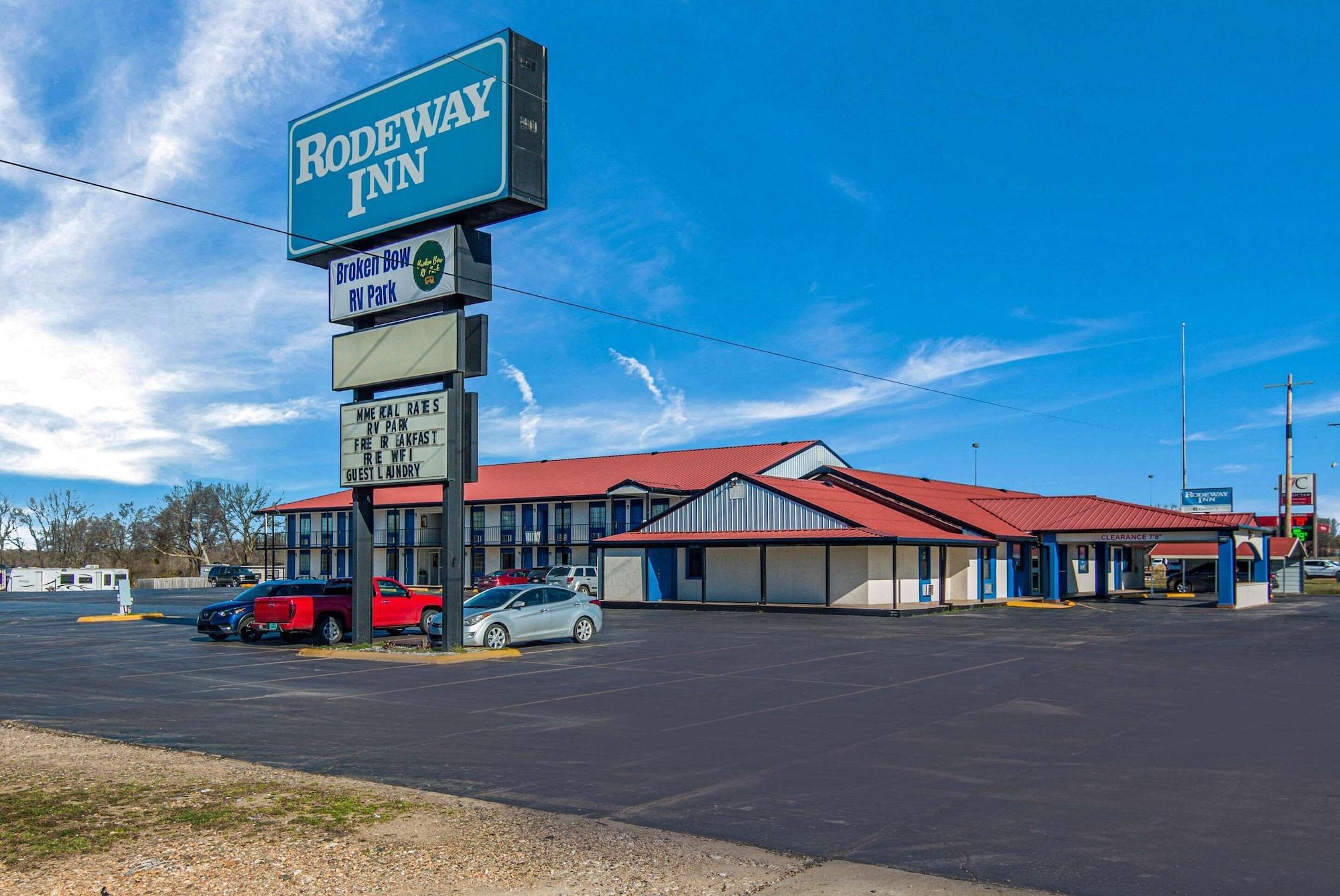 Vista Exterior Rodeway Inn Broken Bow - Hochatown