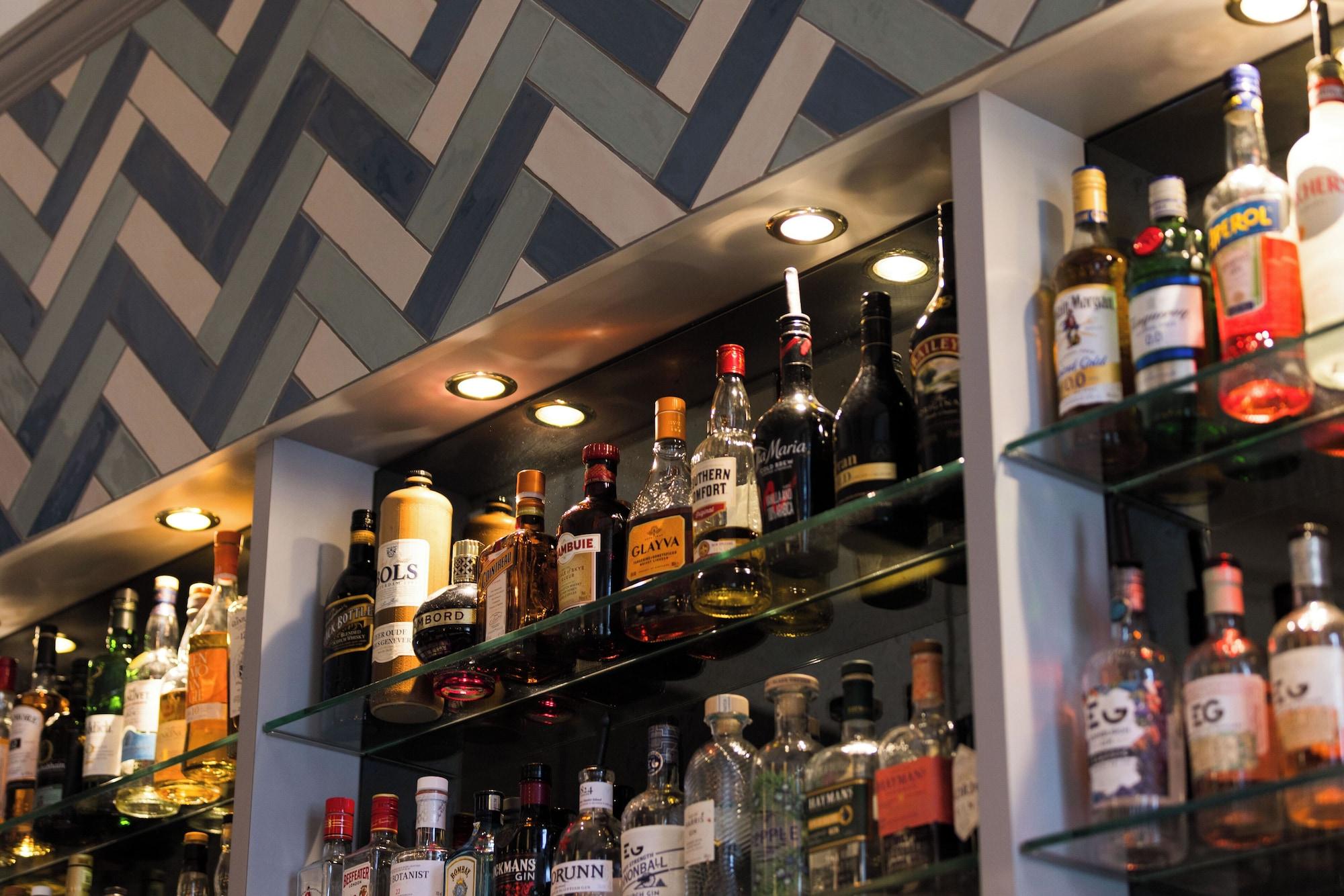 Bar/Salón 28 York Place