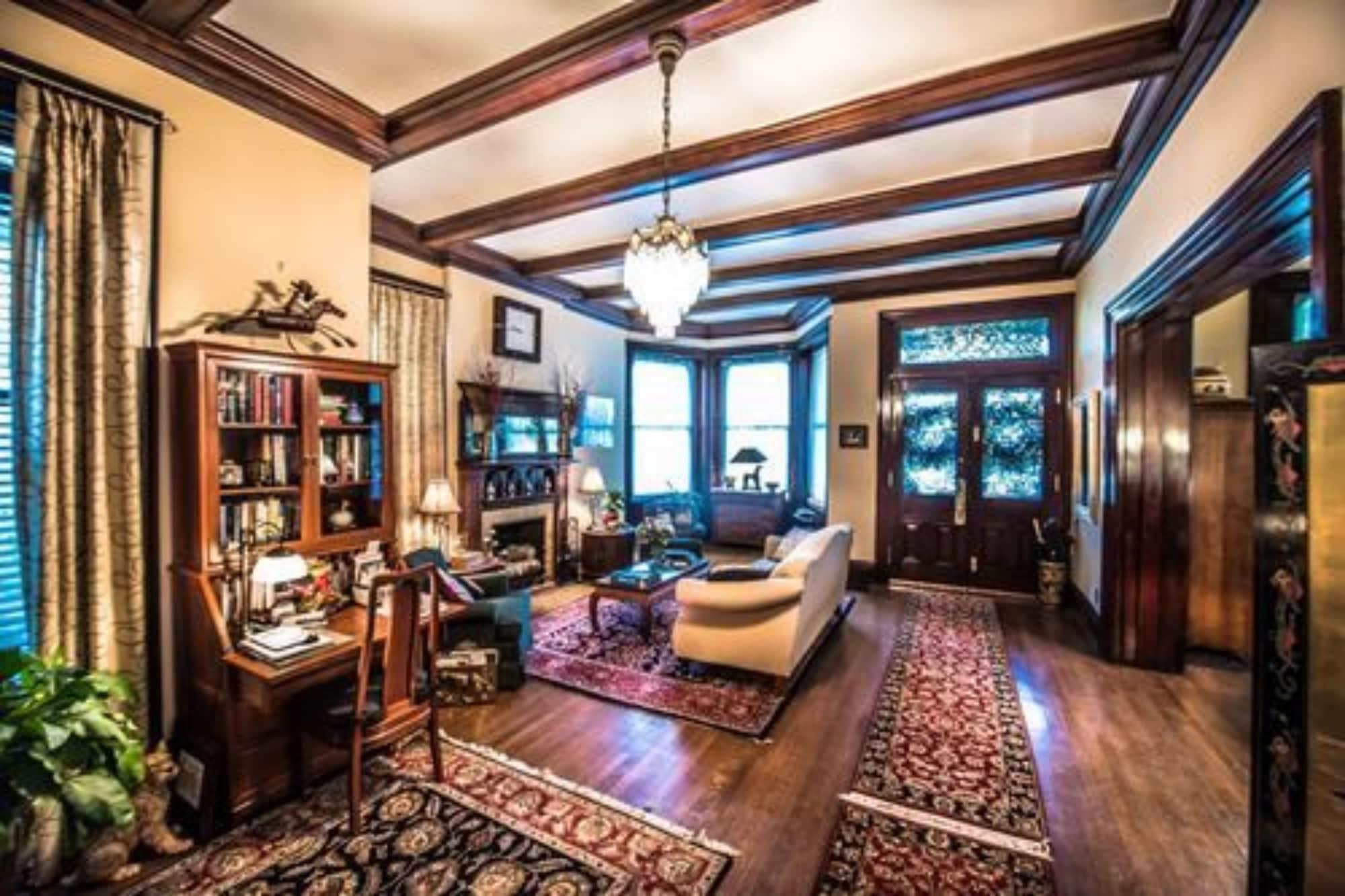 Vista Lobby Inn at St James Court