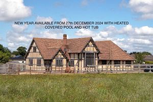 Alquiler Vacacional - FLETCHERS HALL LYTHAM 6 bed&bath, covered heated pool,hot tub, 6hole ftball golf