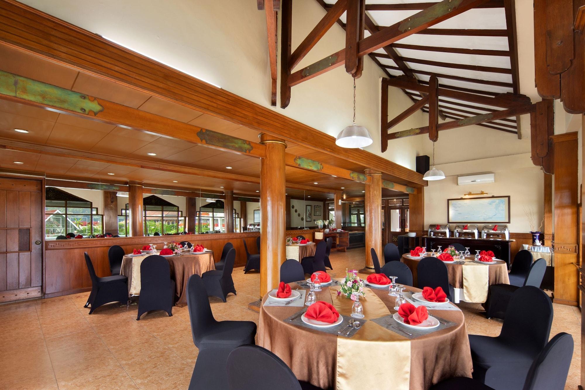 Restaurant Royal Hotel and Villa Batu