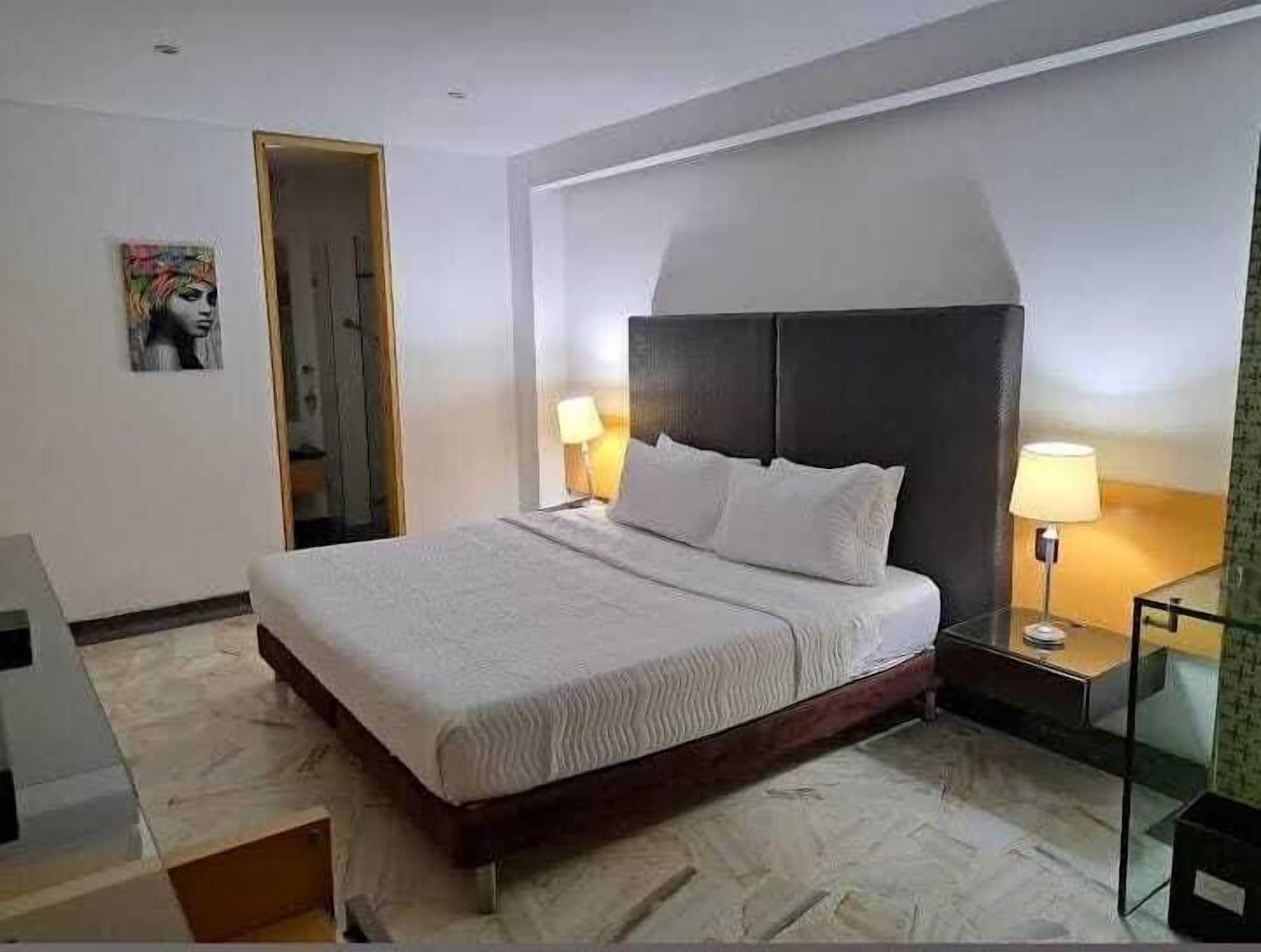 Habitación HOTEL KING VERSALLES