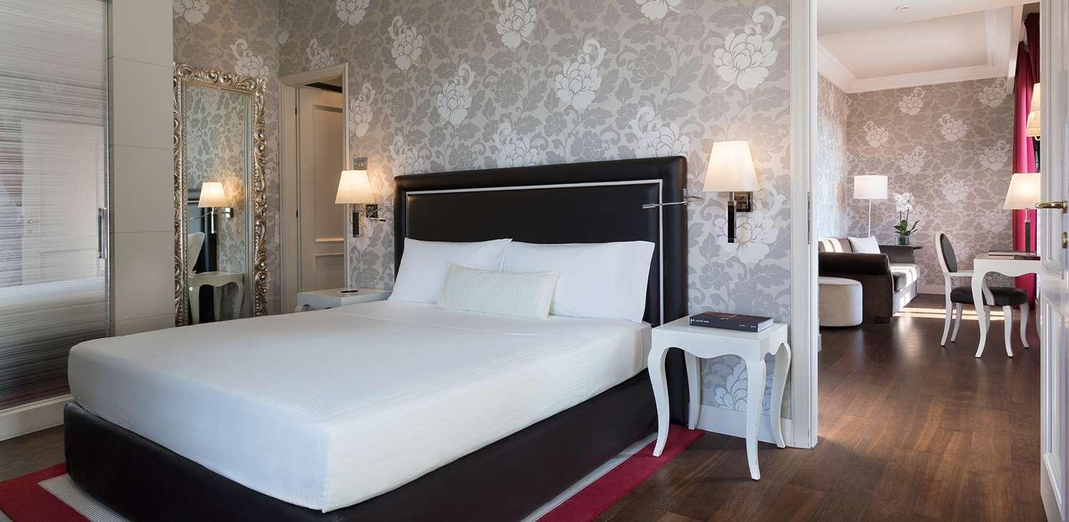 Hotel Hotel De la Ville - A SINA Hotel