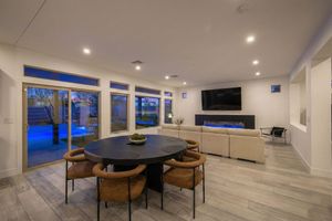 Alquiler Temporario - Cozy Modern 5bd Home, 10mins to Airport, 15mins to the Strip, Pool & Jacuzzi!